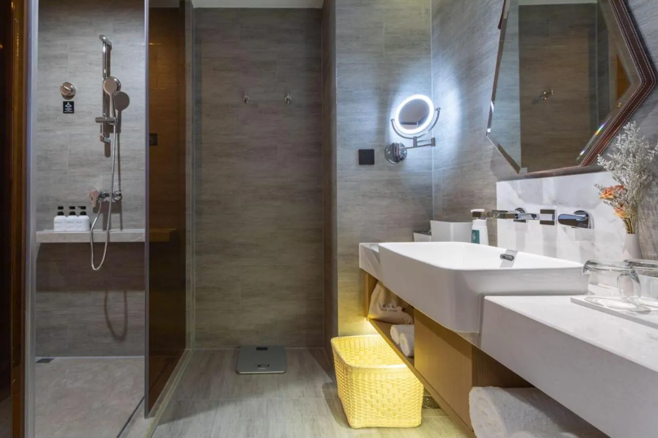 Shower in Atour Hotel Guangzhou Baiyun New Town Jiangxia Metro Station