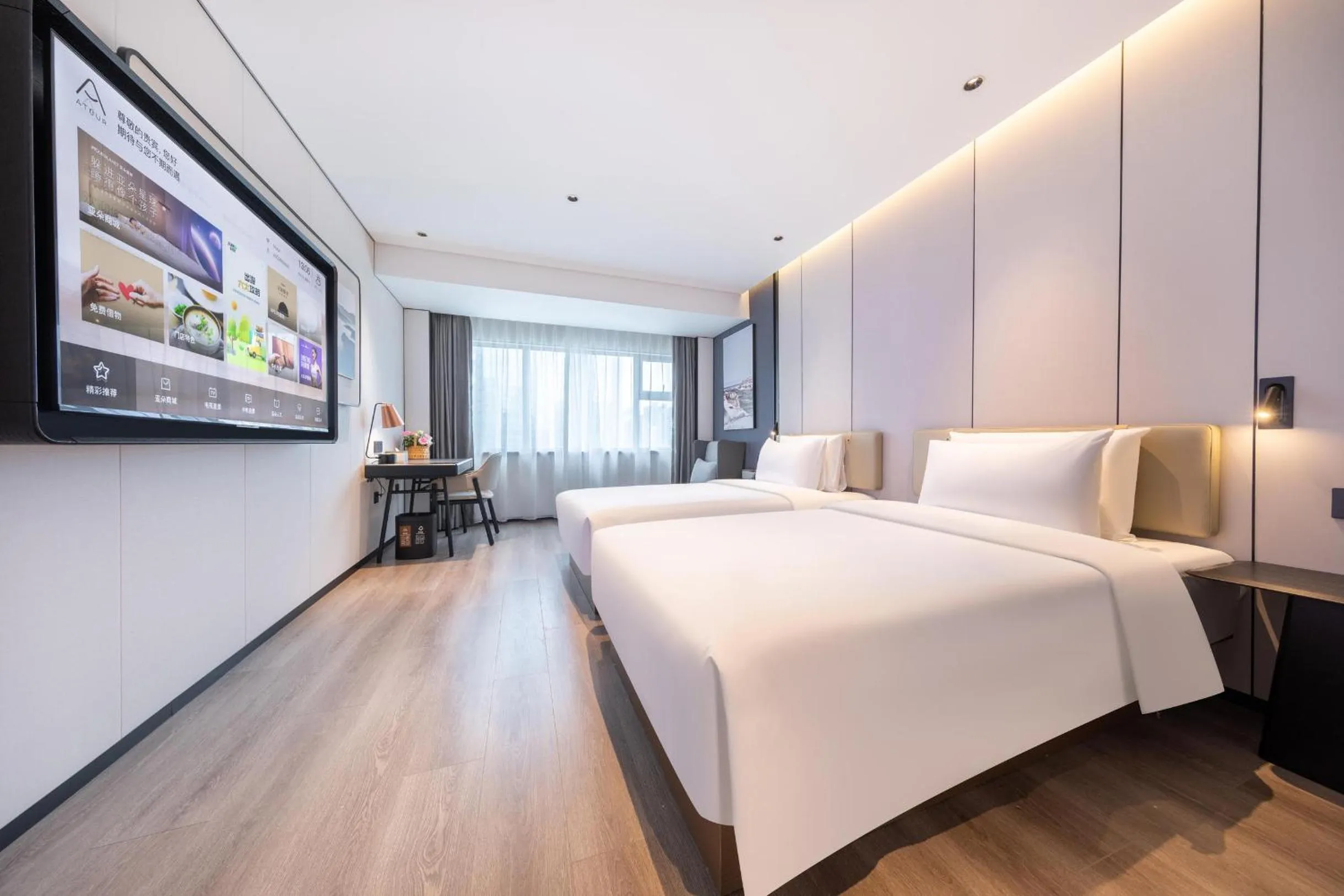 Photo of the whole room, Bed in Atour Hotel Guangzhou Zhujiang New Town Taikoo Hui