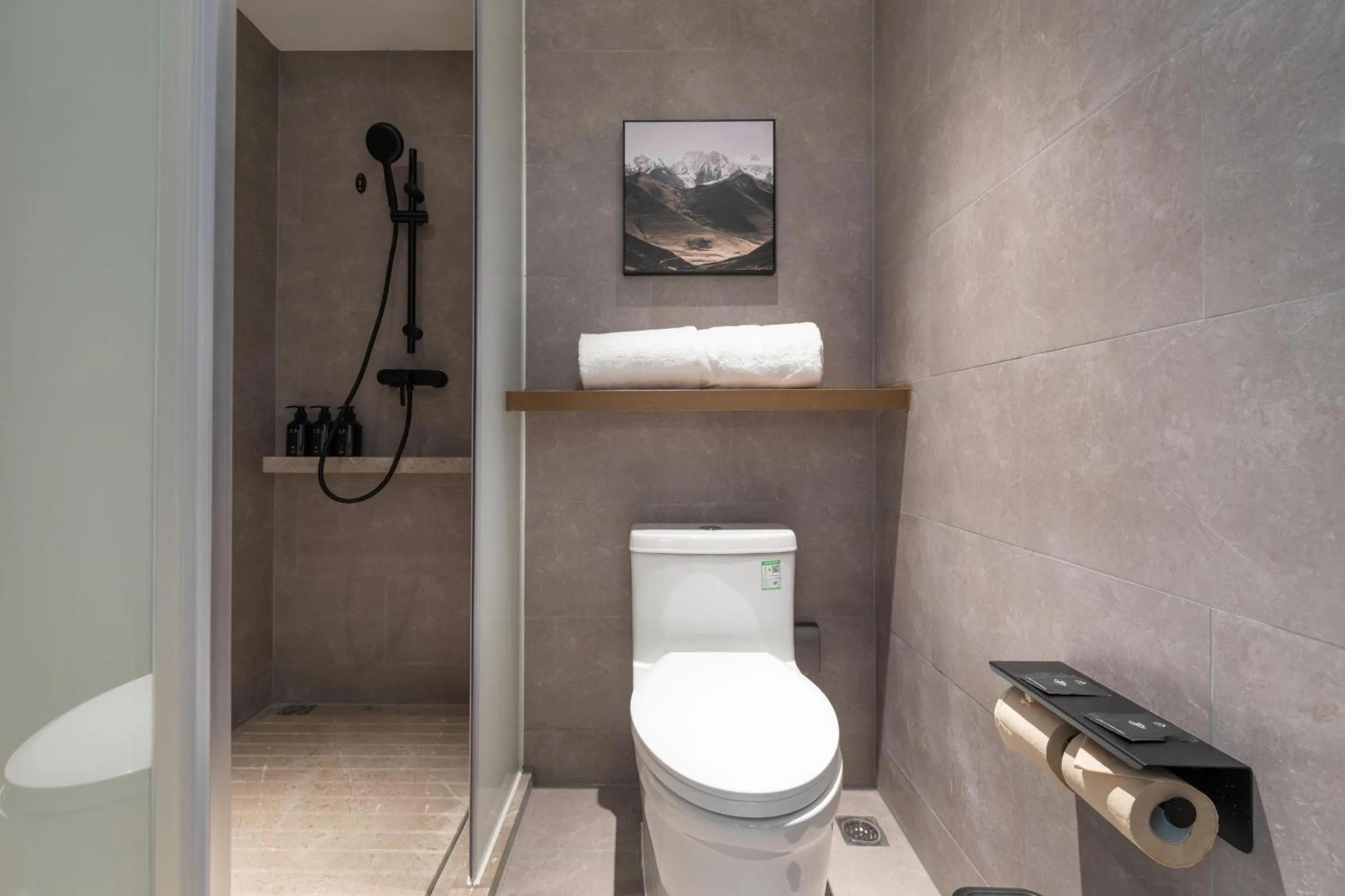 Toilet in Atour Hotel Guangzhou Zhongcun Hanxi Changlong Metro Station