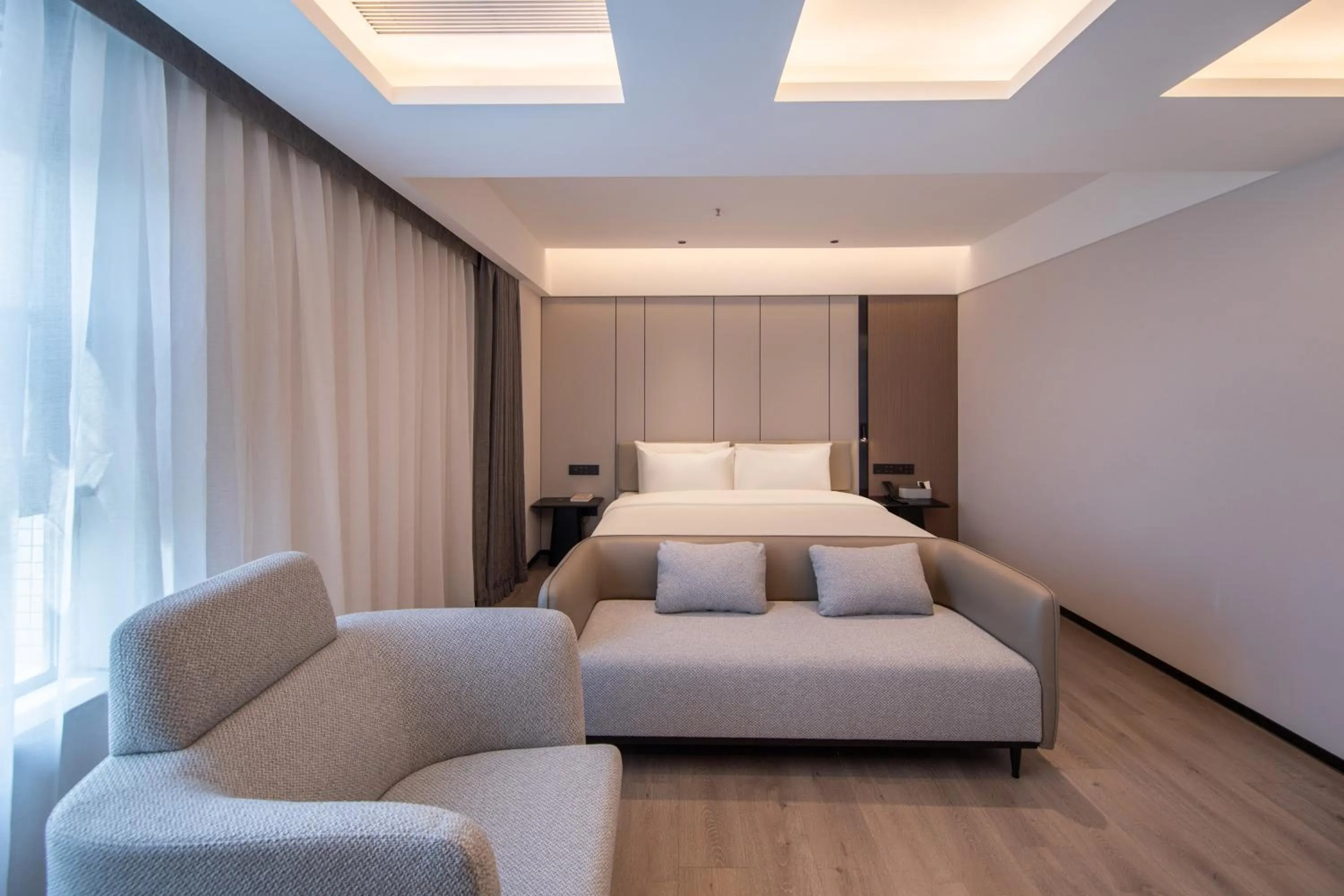 Photo of the whole room, Bed in Atour Hotel Guangzhou Zhongcun Hanxi Changlong Metro Station