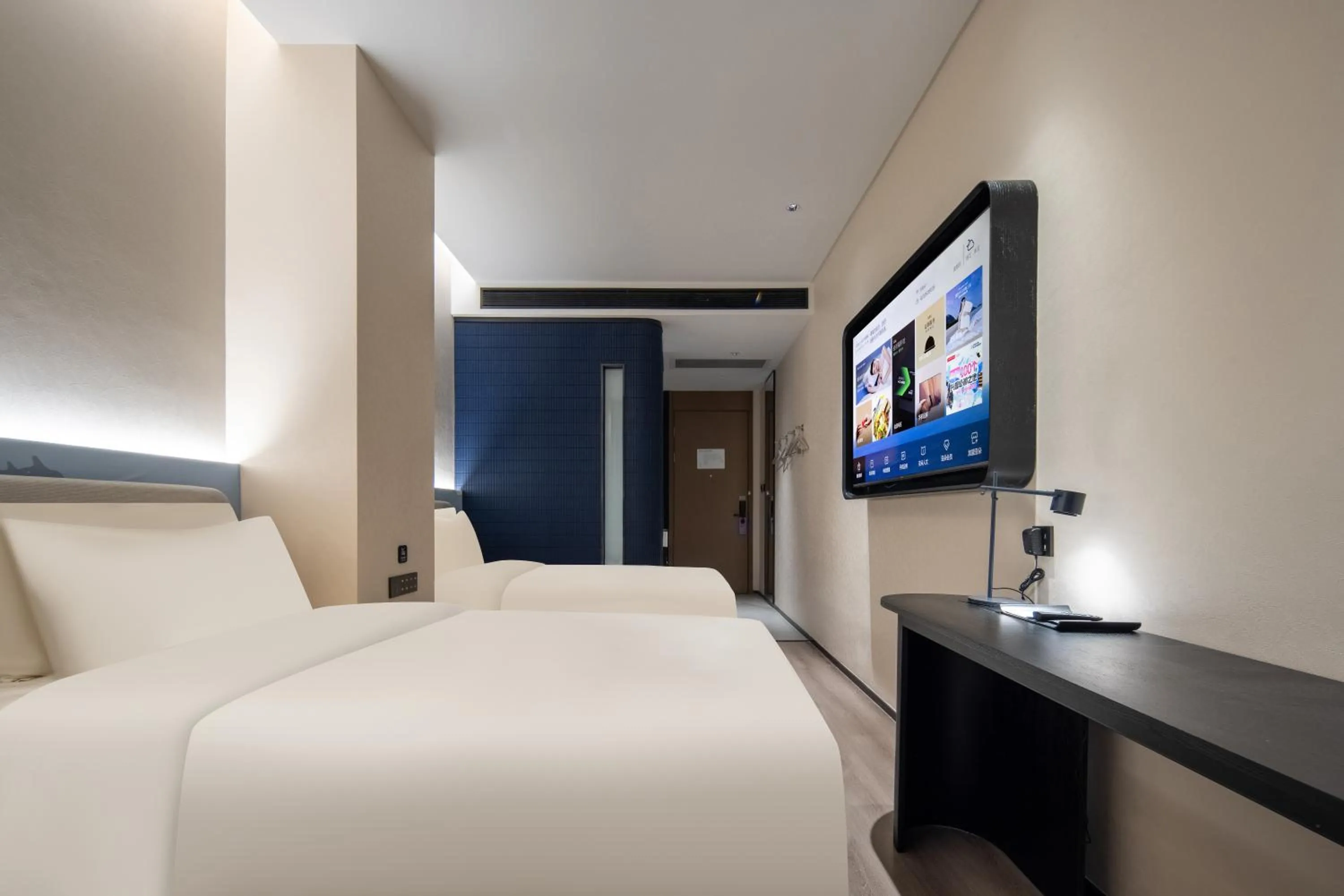 Bed in Atour Light Hotel Guangzhou Pazhou Exhibition Canton Tower Subway Station