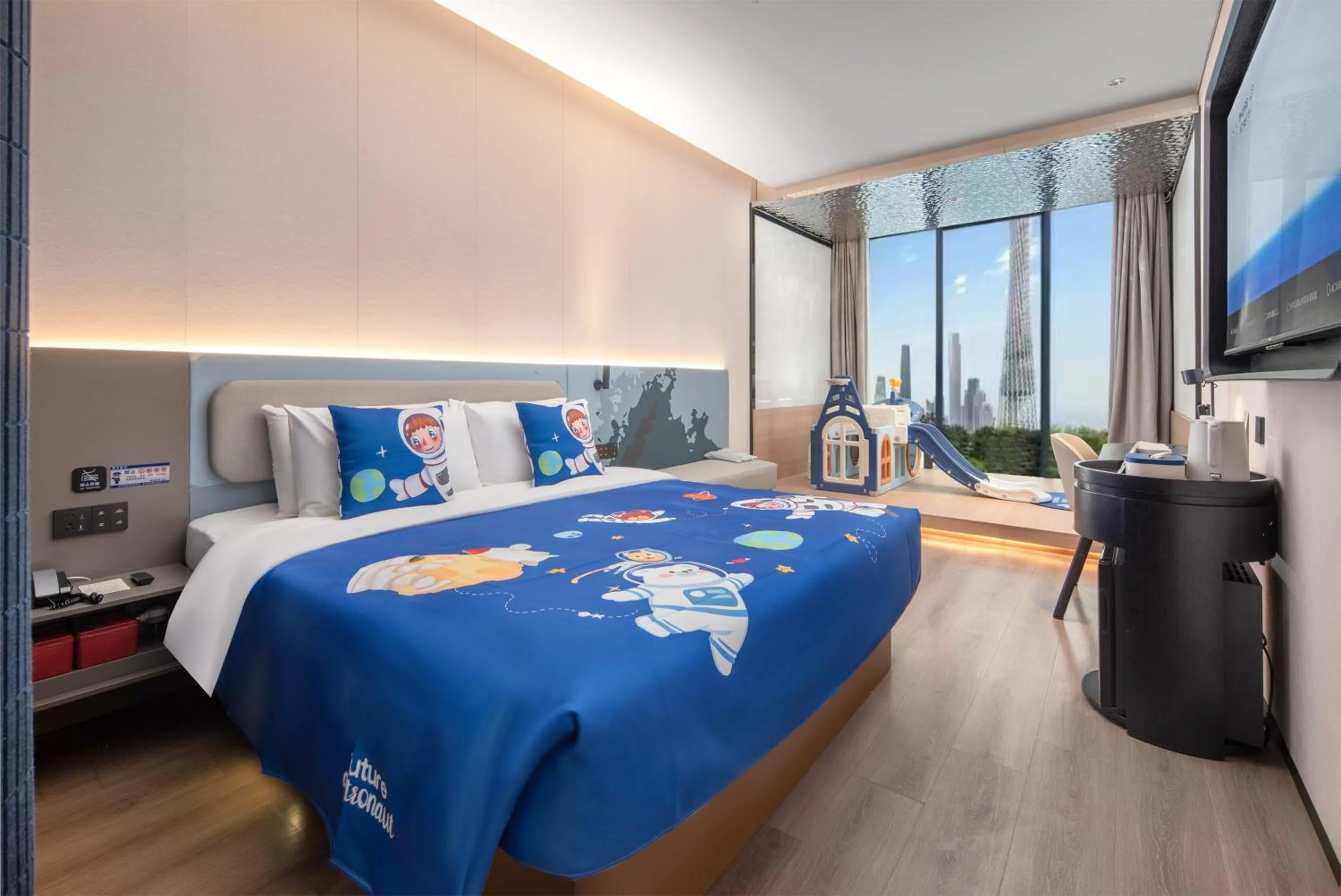 Bed in Atour Light Hotel Guangzhou Pazhou Exhibition Canton Tower Subway Station