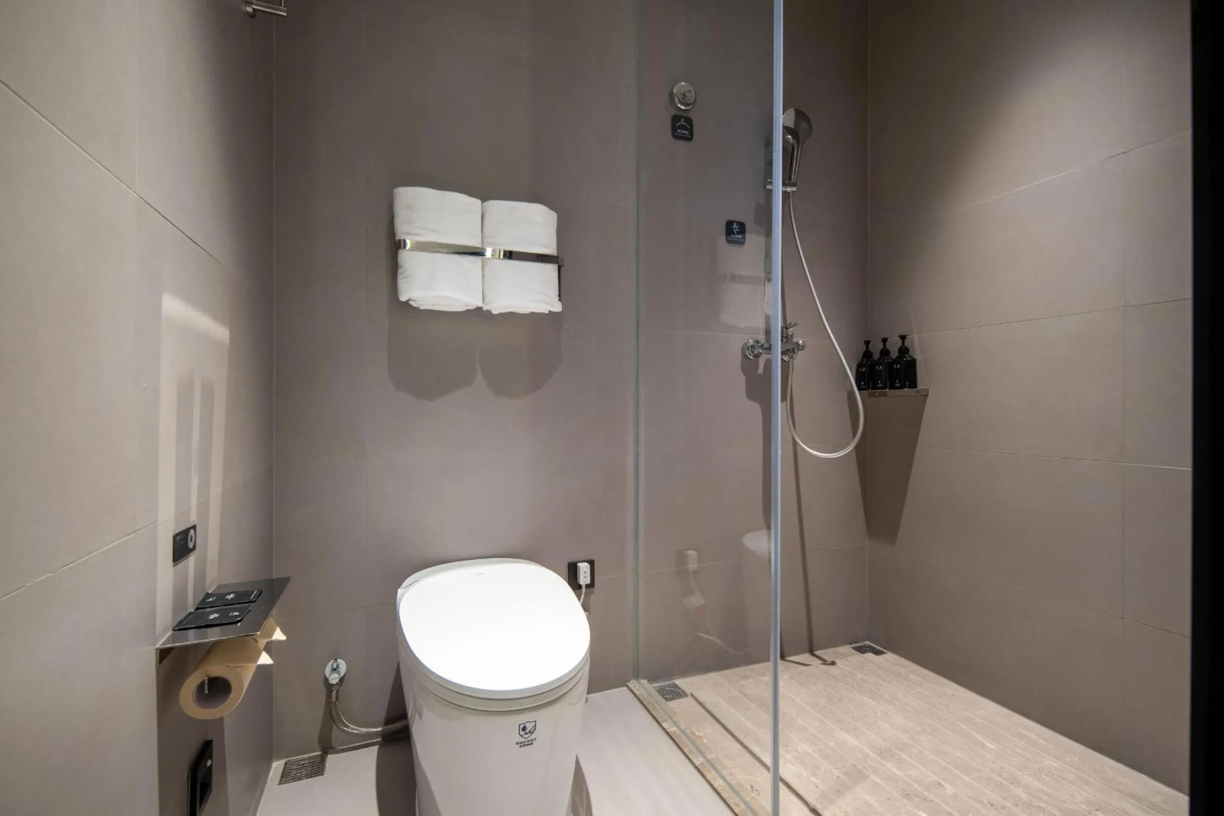 Shower in Atour Light Hotel Guangzhou Pazhou Exhibition Canton Tower Subway Station