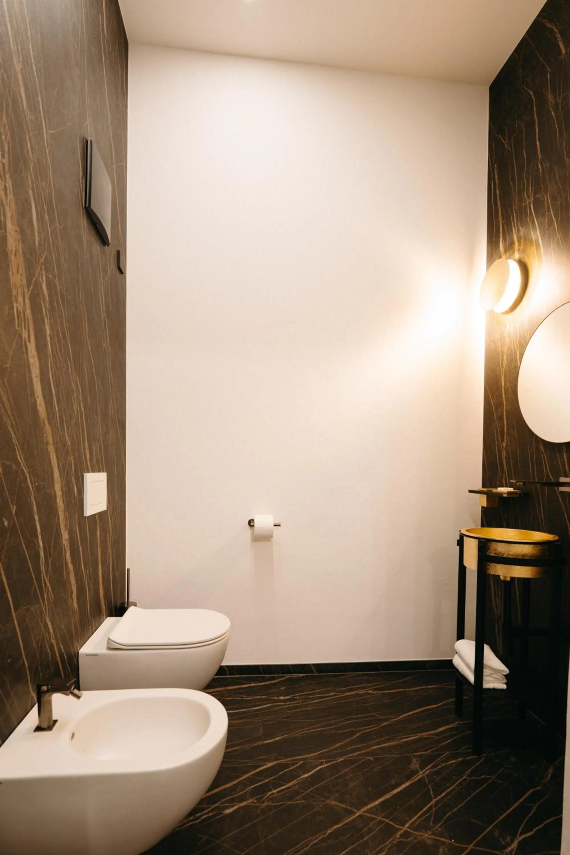 Toilet in META SUITES historic city living