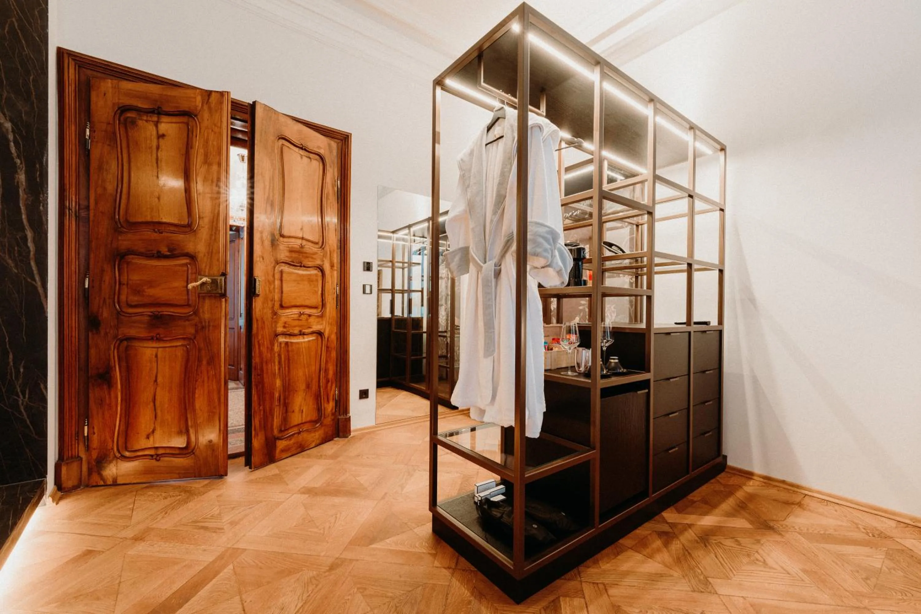 wardrobe in META SUITES historic city living