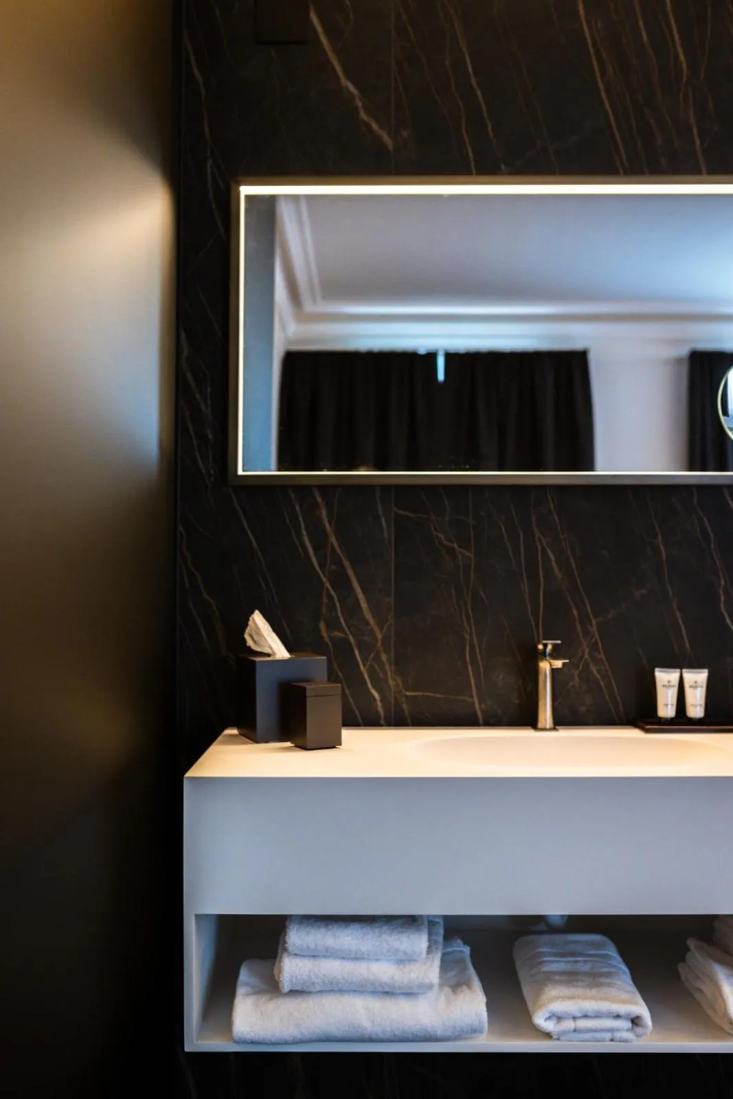 Bathroom in META SUITES historic city living