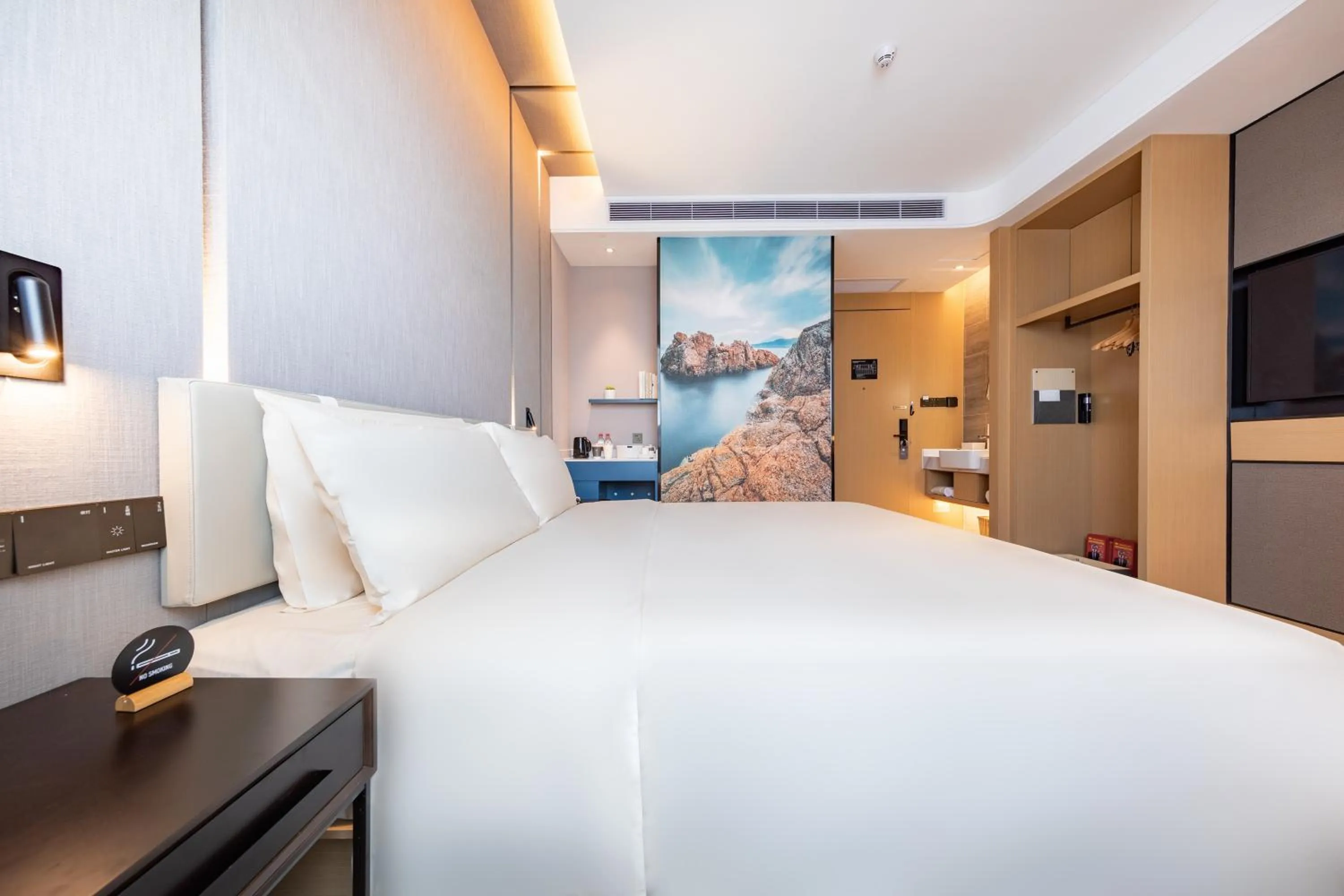 Bed in Atour Hotel Shenzhen Guangming New City