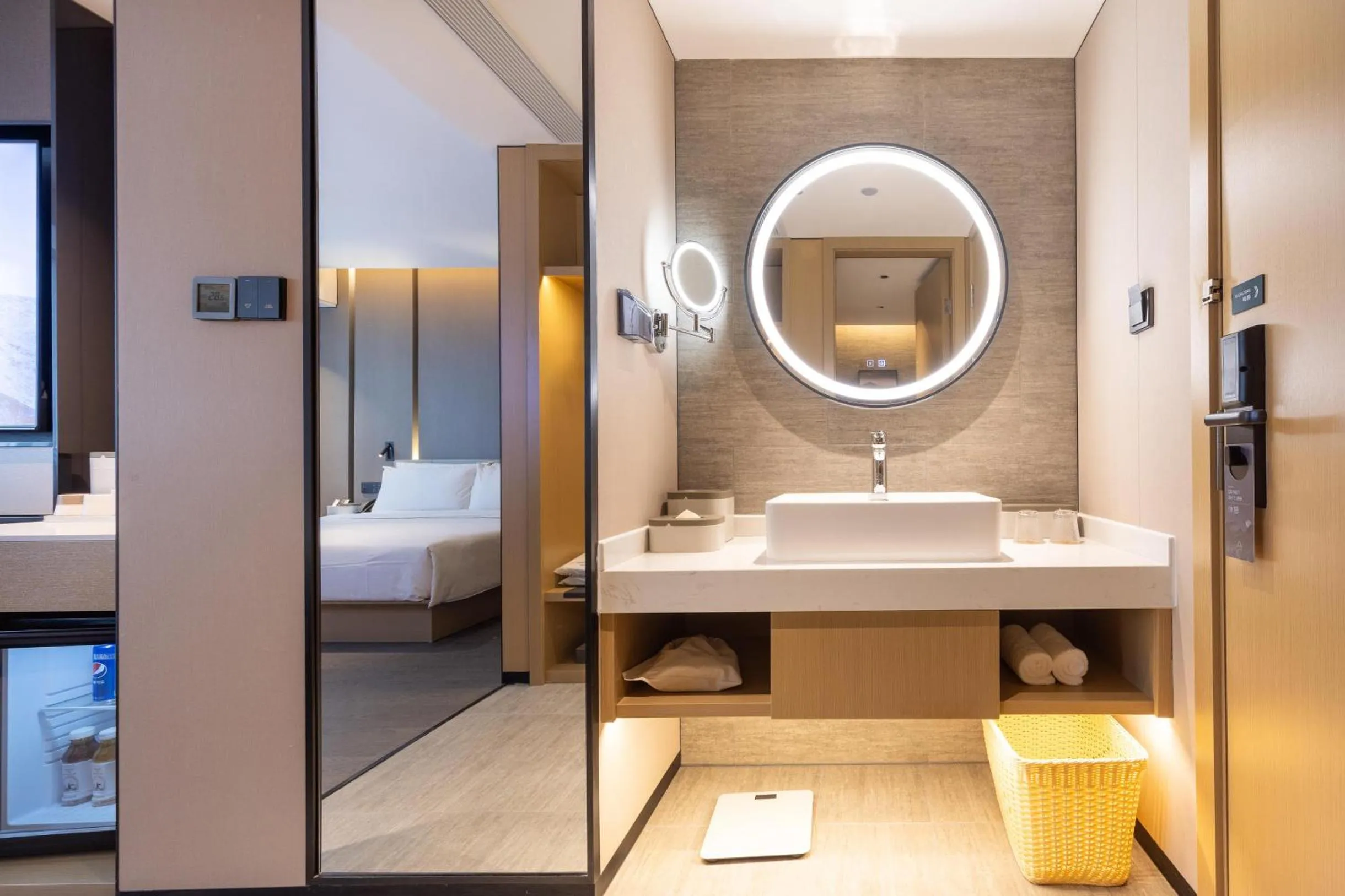 Atour Hotel Zhongshan Nantou Haiya Colorful City