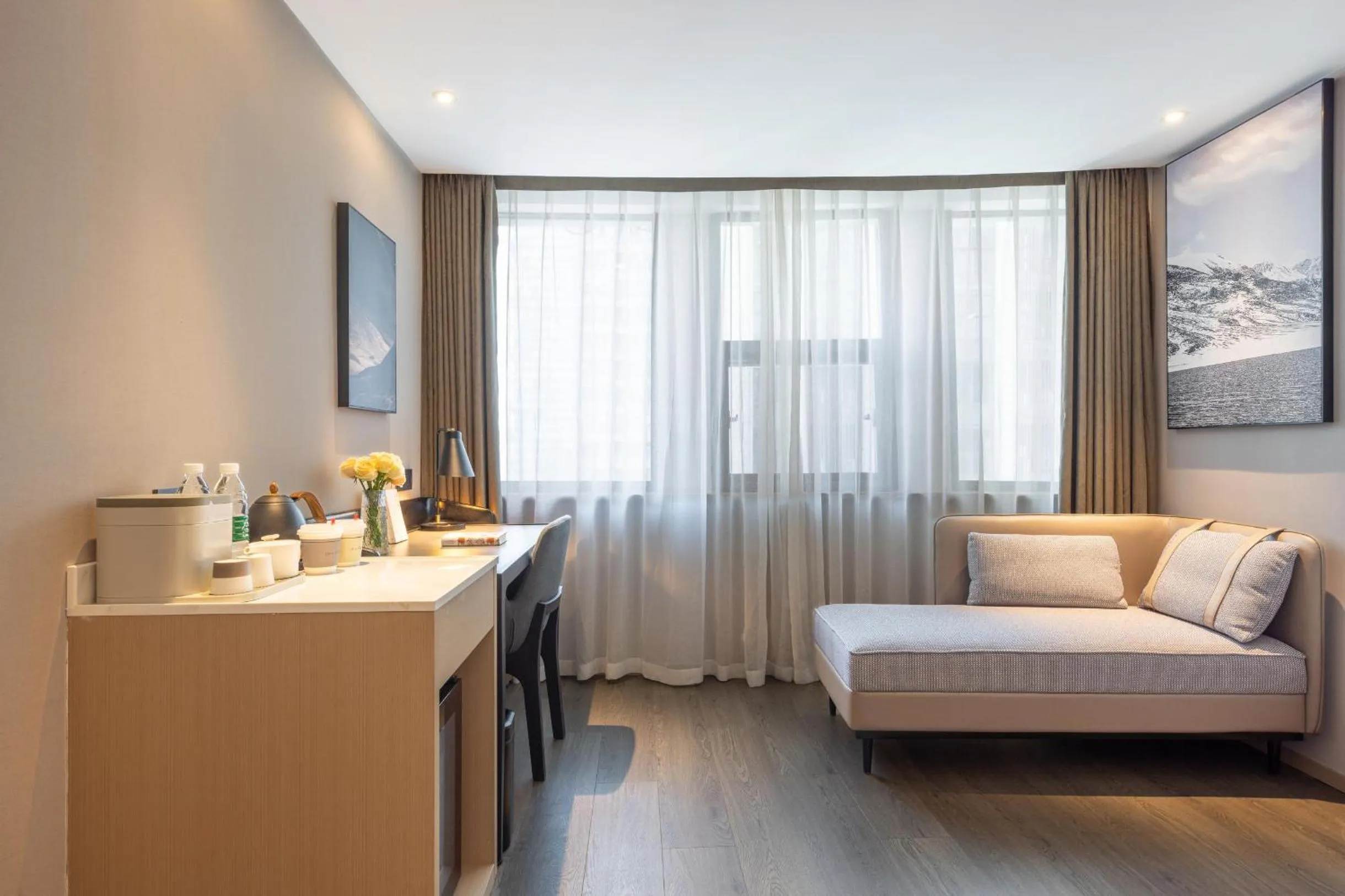 Seating area, Bed in Atour Hotel Chongqing North Railway Station