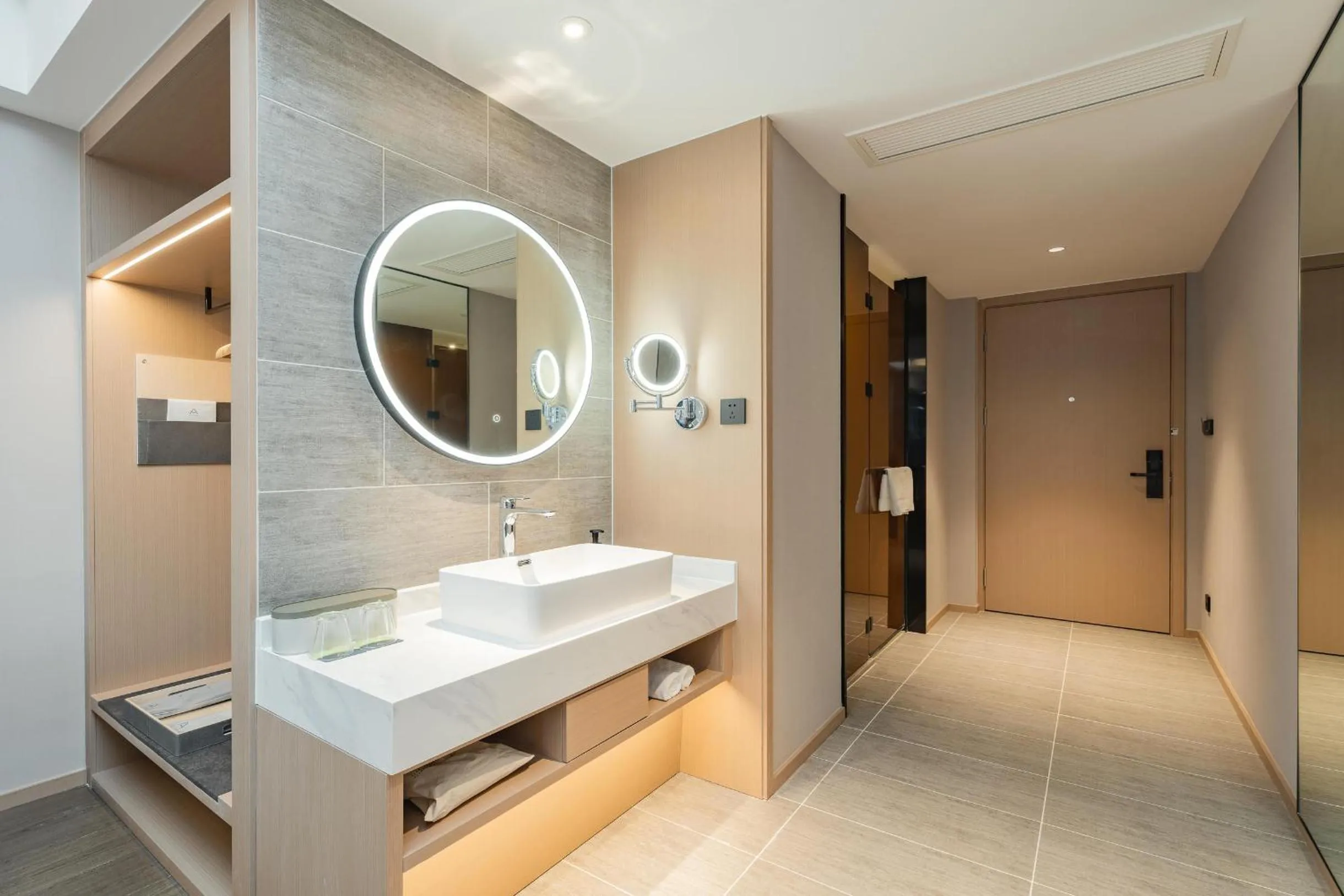 wardrobe in Atour Hotel Chongqing North Railway Station