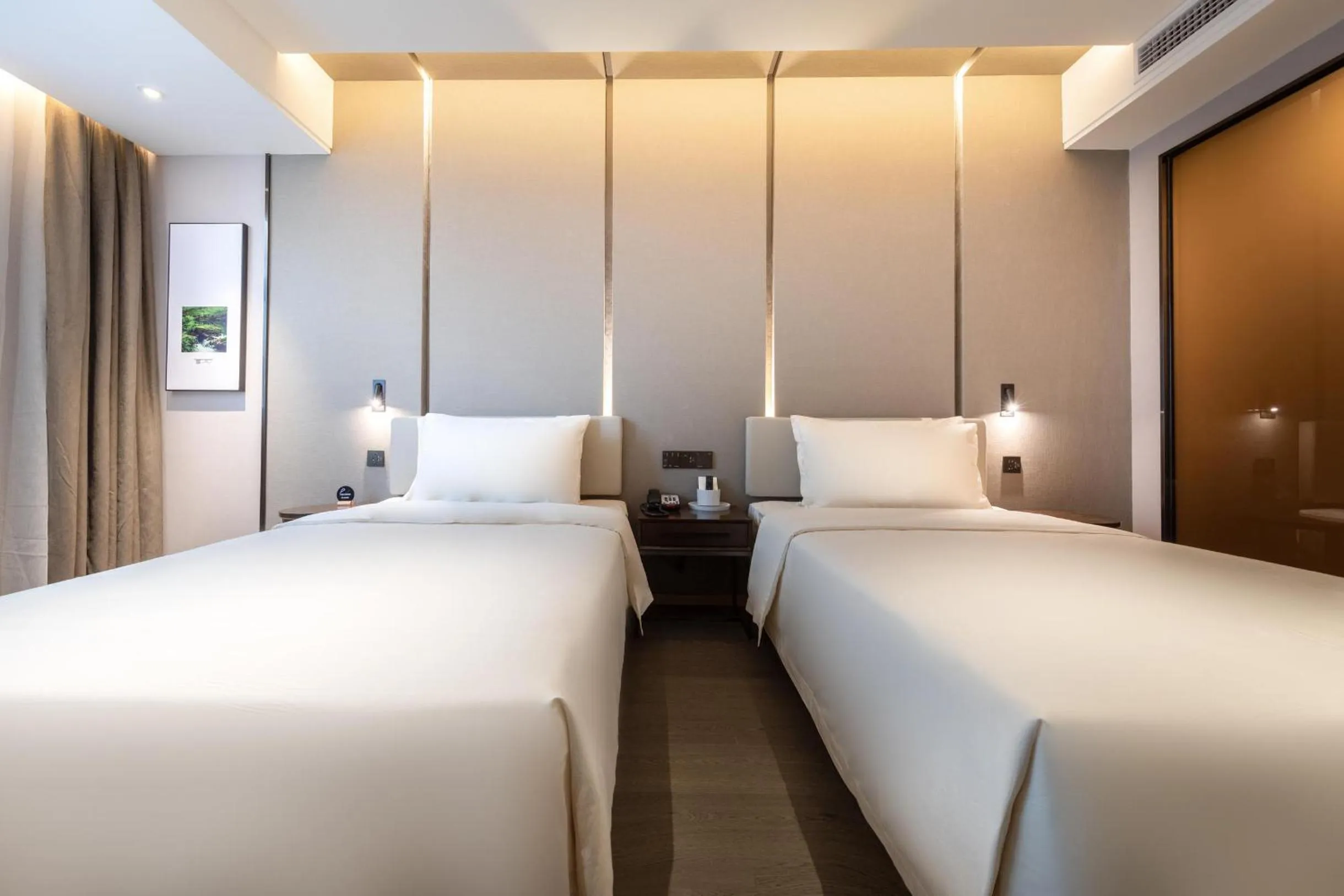 Bed in Atour Hotel Chengdu Chunxi Road Tianfu Square Subway Station