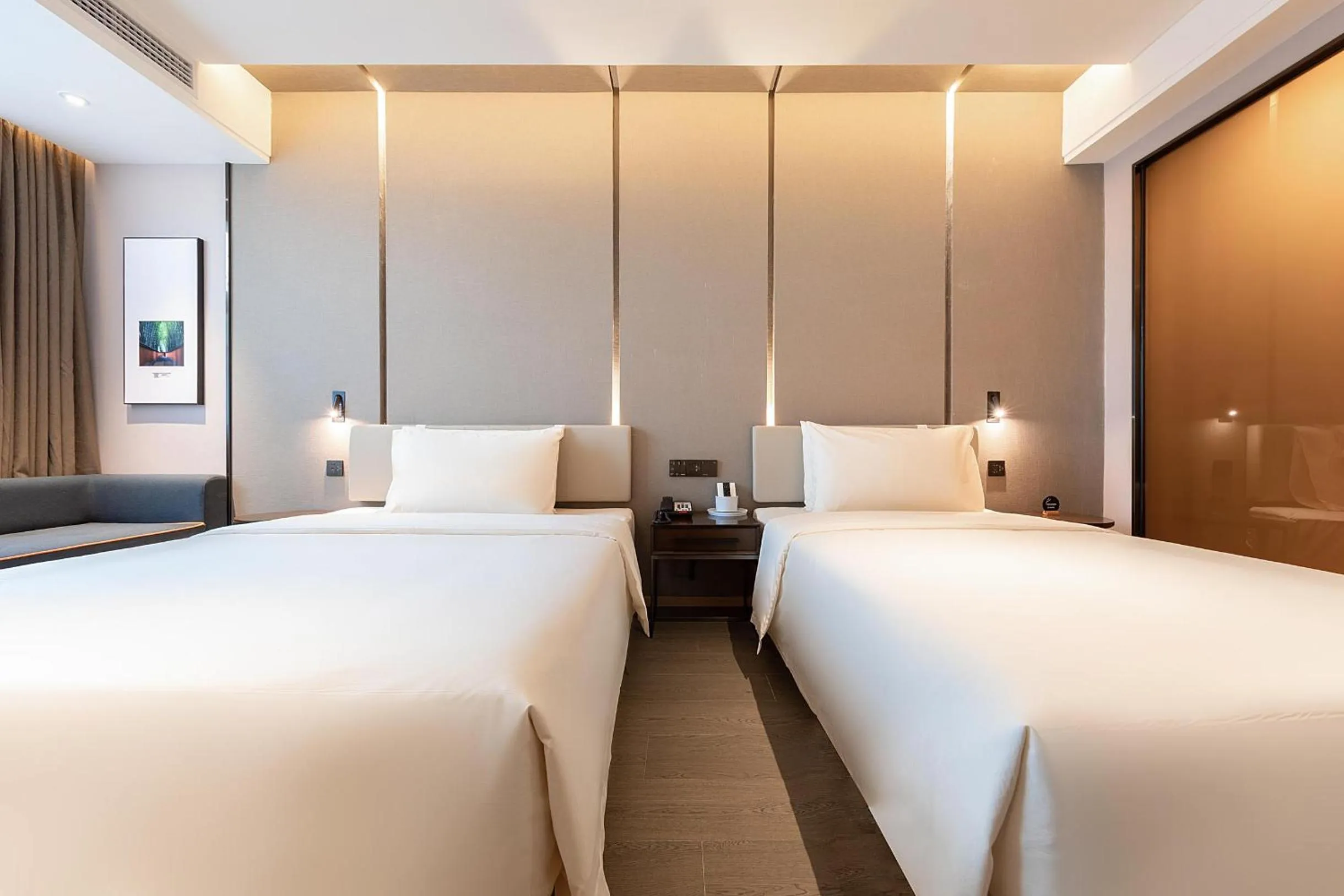 Bed in Atour Hotel Chengdu Chunxi Road Tianfu Square Subway Station