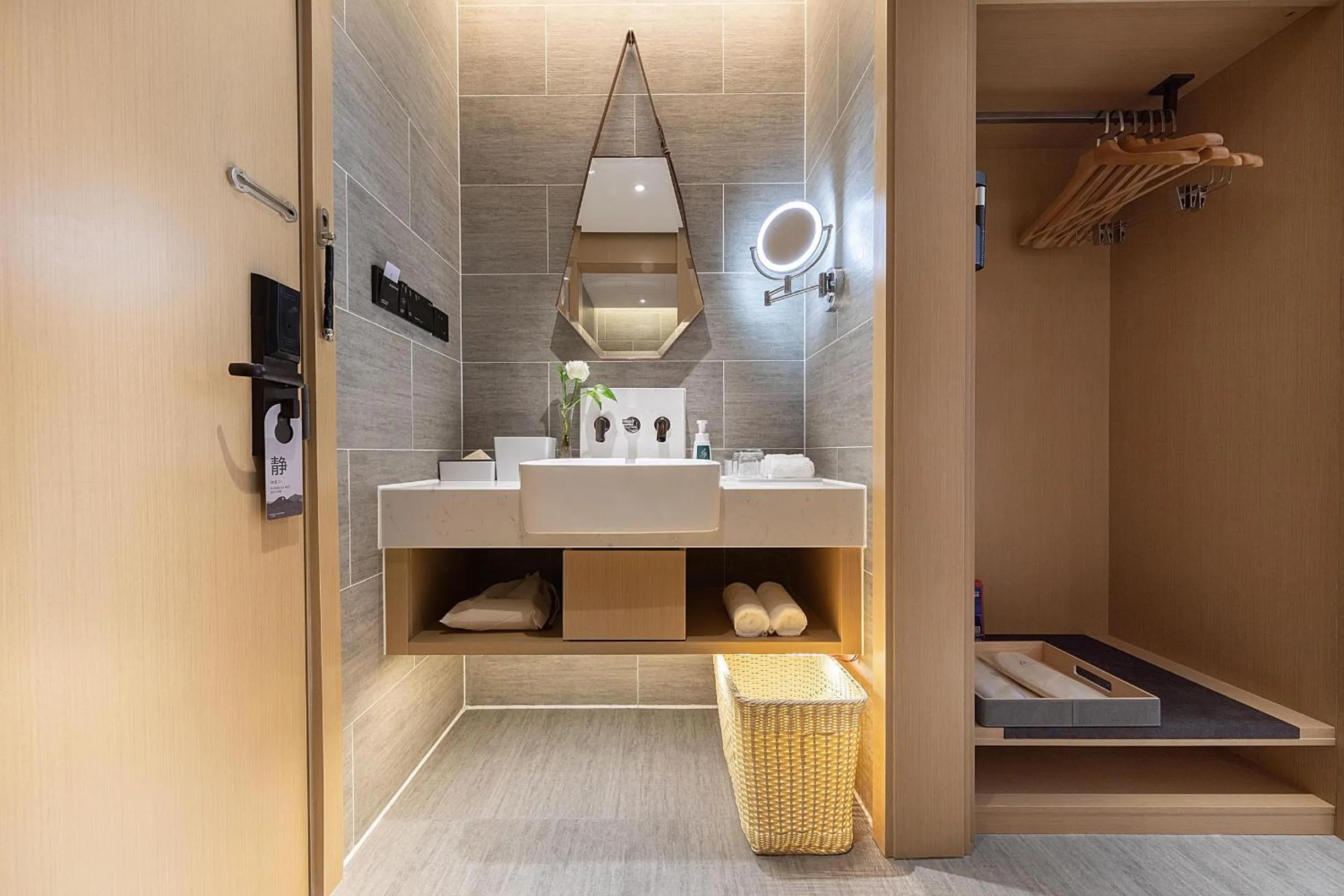 Atour Hotel Chengdu Chunxi Road Tianfu Square Subway Station