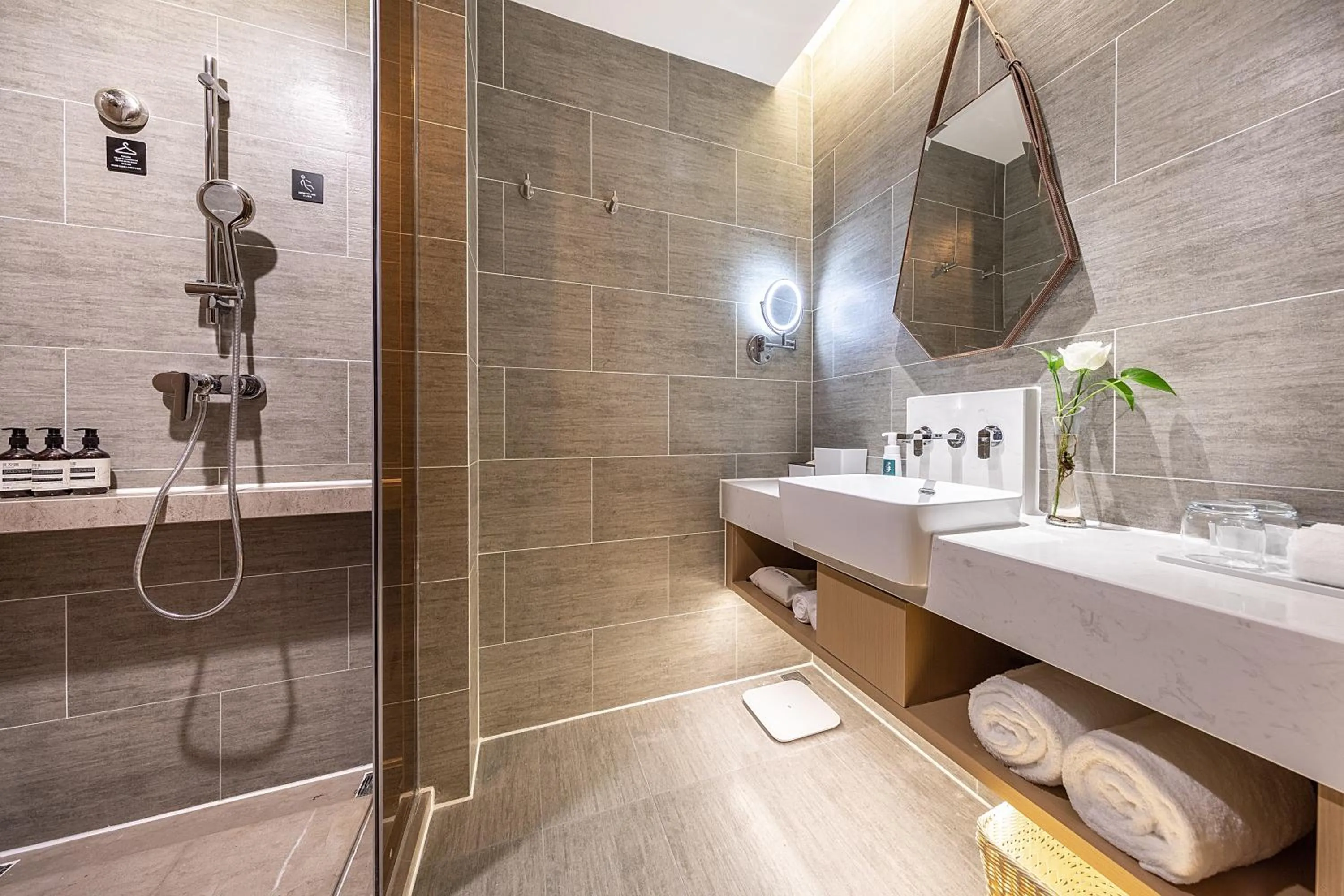 Atour Hotel Chengdu Chunxi Road Tianfu Square Subway Station