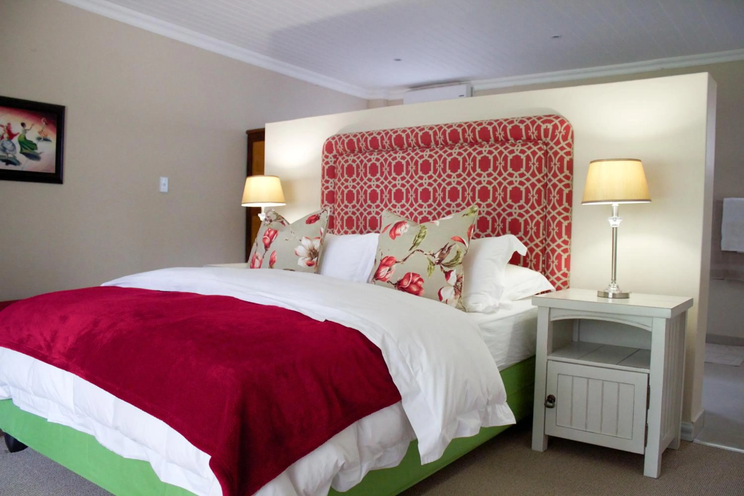 Bed in Nuwerus Lodge Paarl