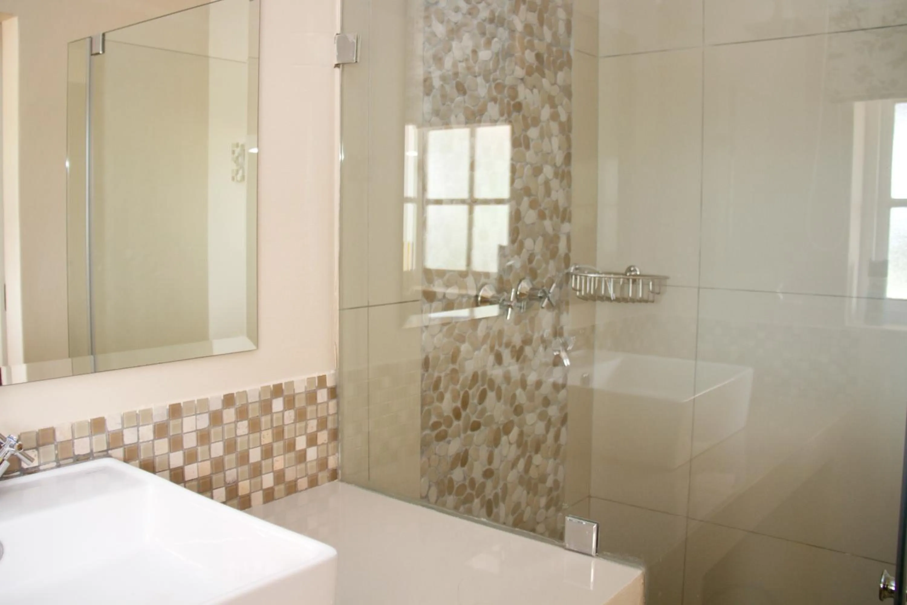 Shower in Nuwerus Lodge Paarl