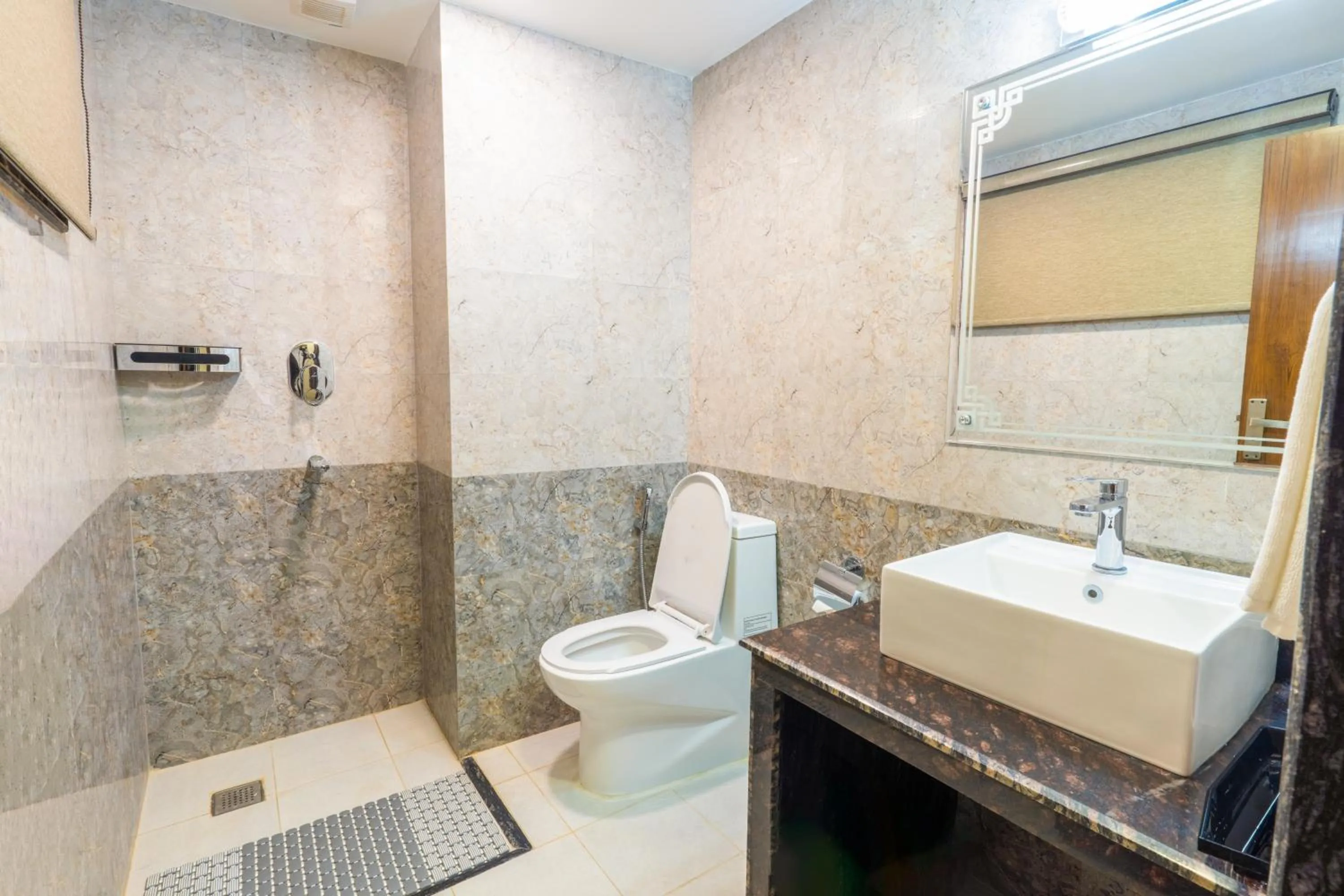 Toilet in Pokhara Alpine and Springs