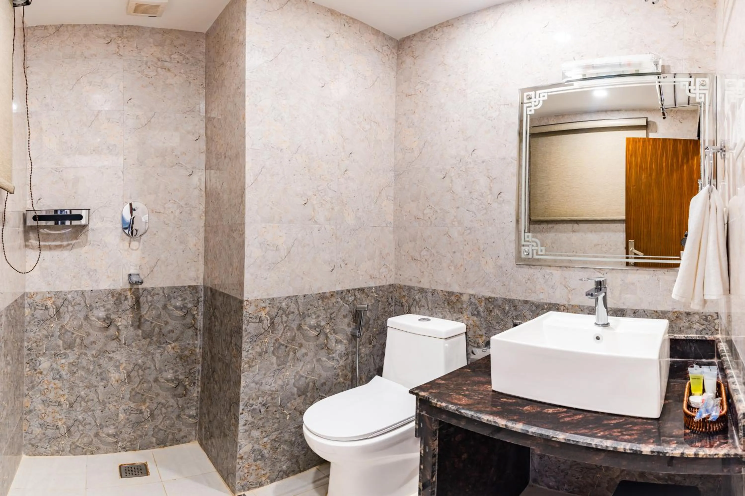 Bathroom in Pokhara Alpine and Springs