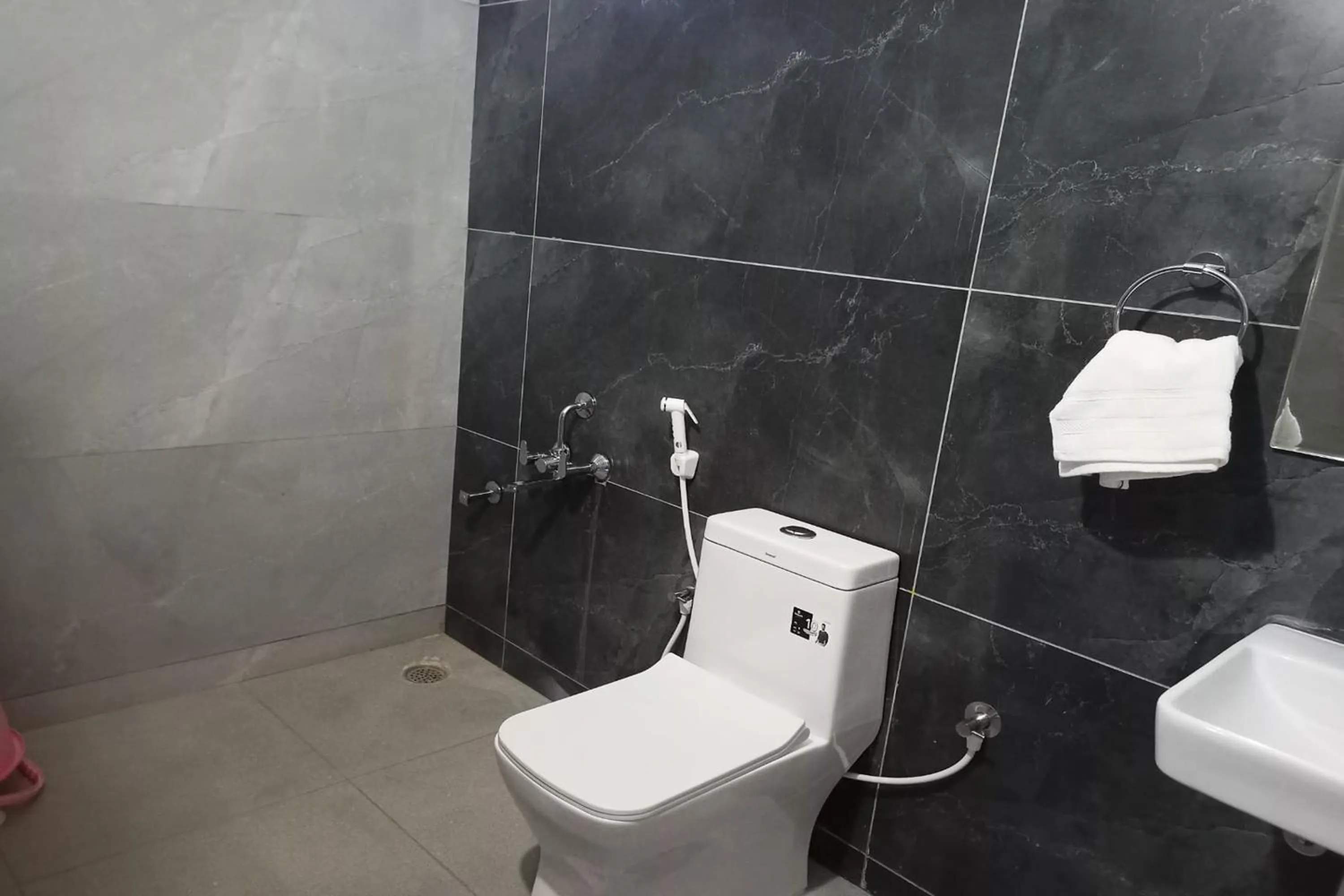 Bathroom in Dundi Mango Mist Resort