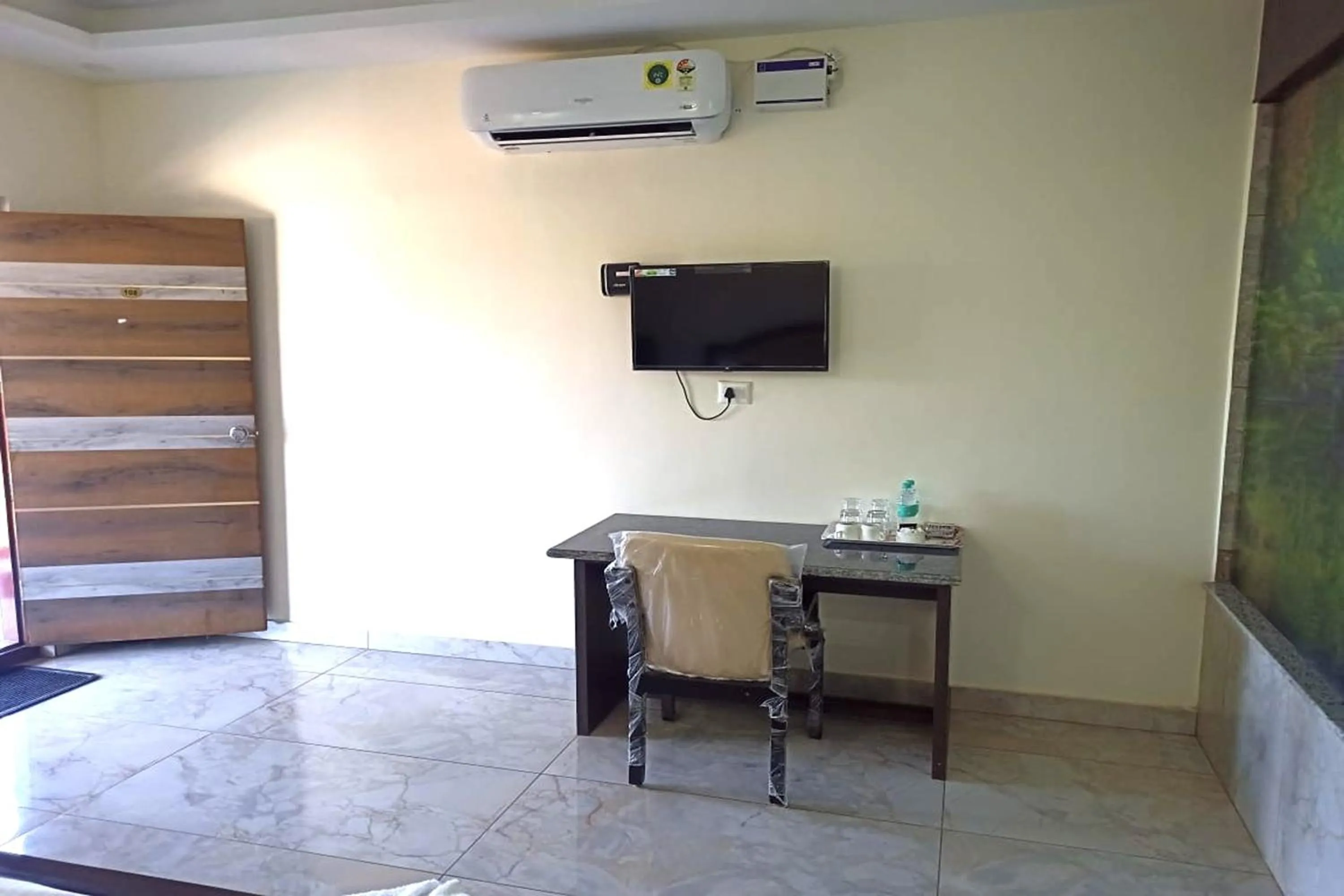 TV and multimedia in Dundi Mango Mist Resort