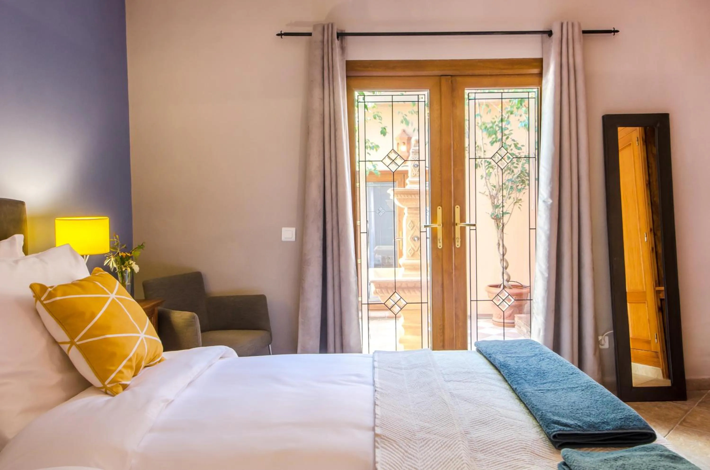 Patio, Bed in Villa Conmigo Bed & Breakfast