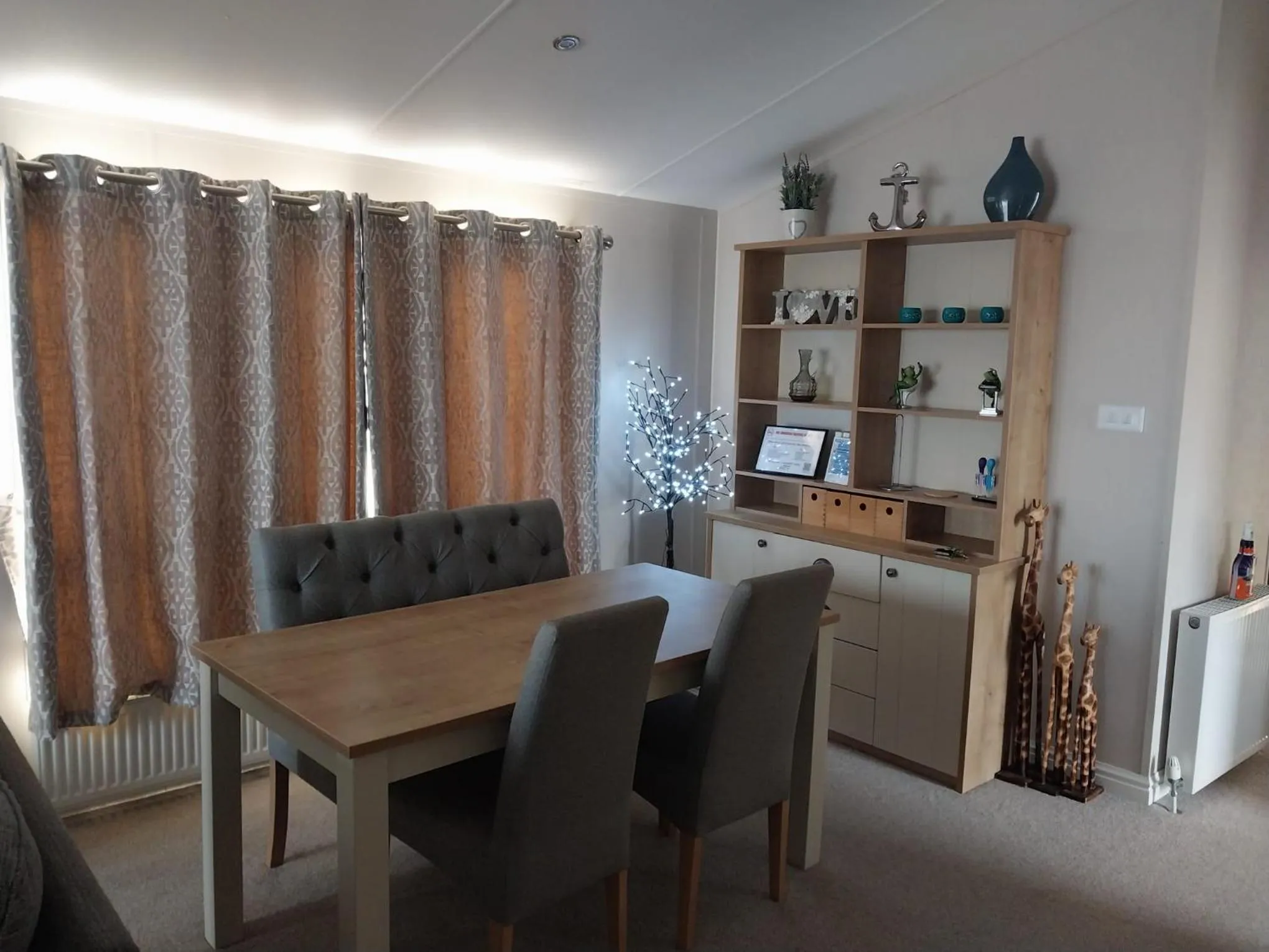 Dining area in Beach Lodge - 5 minute walk to the sandy beach