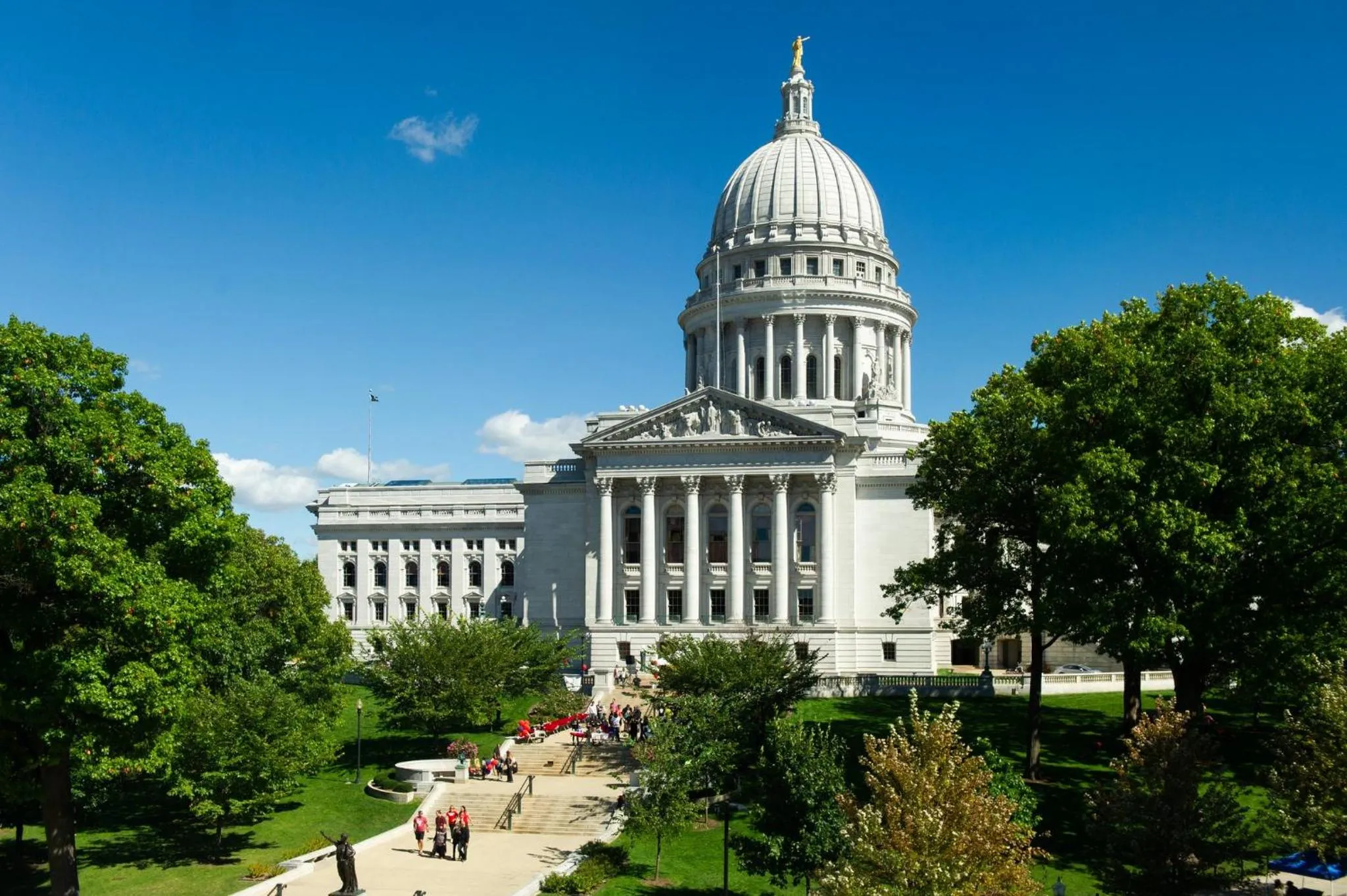 Area and facilities in Holiday Inn Express and Suites Madison Central by IHG