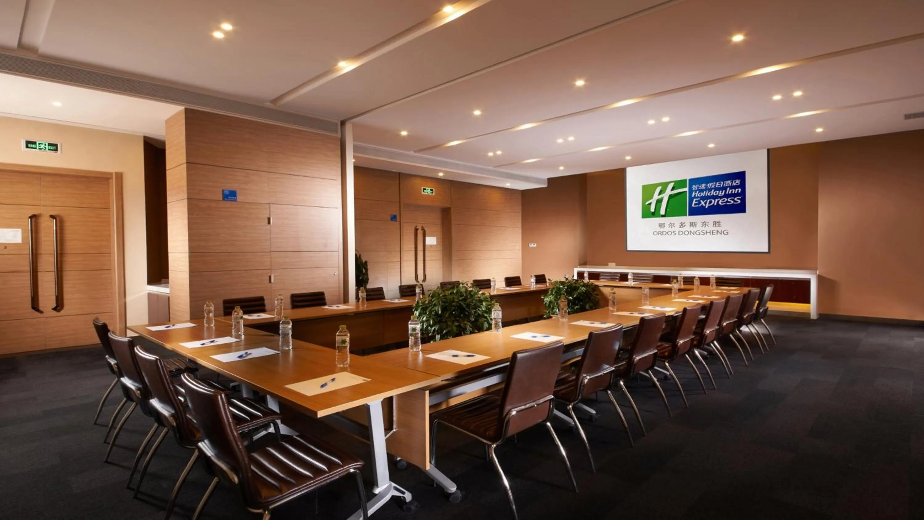 Meeting/conference room in Holiday Inn Express Ordos Dongsheng by IHG