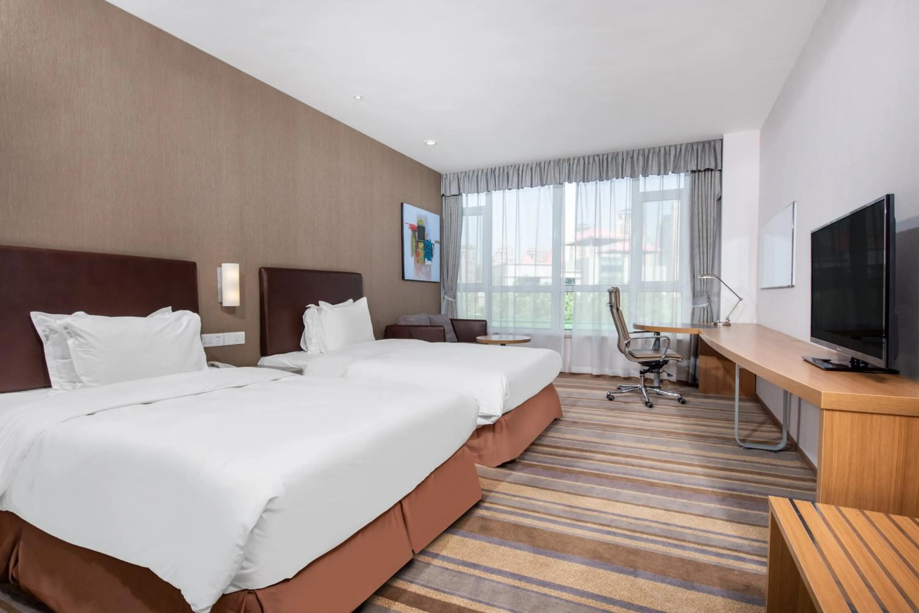 Photo of the whole room, Bed in Holiday Inn Express Ordos Dongsheng by IHG