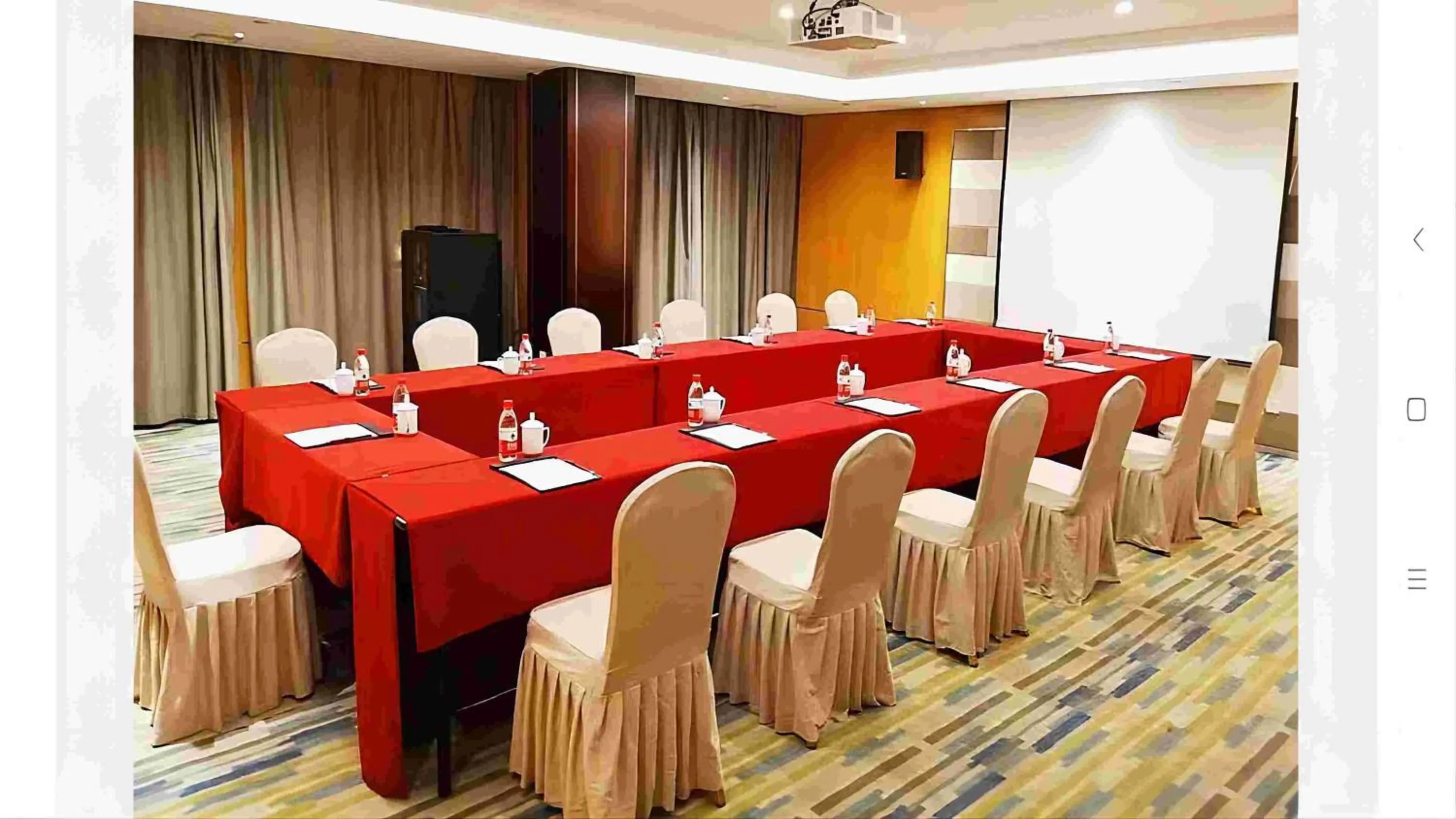 Meeting/conference room in Holiday Inn Express Zhengzhou Airport by IHG