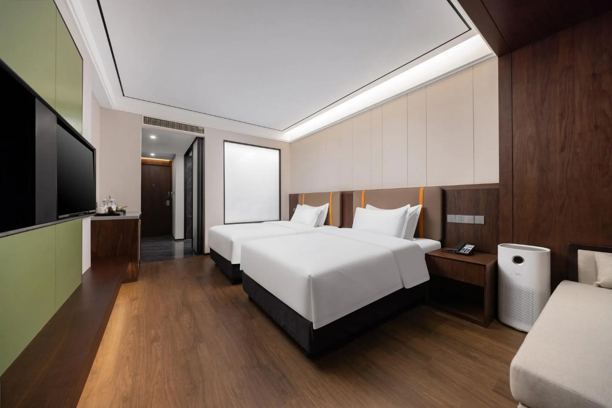 Photo of the whole room, Bed in Holiday Inn Express Zhengzhou Airport by IHG