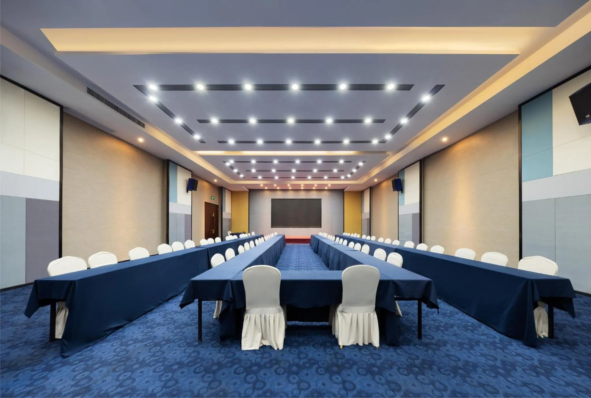 Meeting/conference room in Holiday Inn Express Zhengzhou Airport by IHG