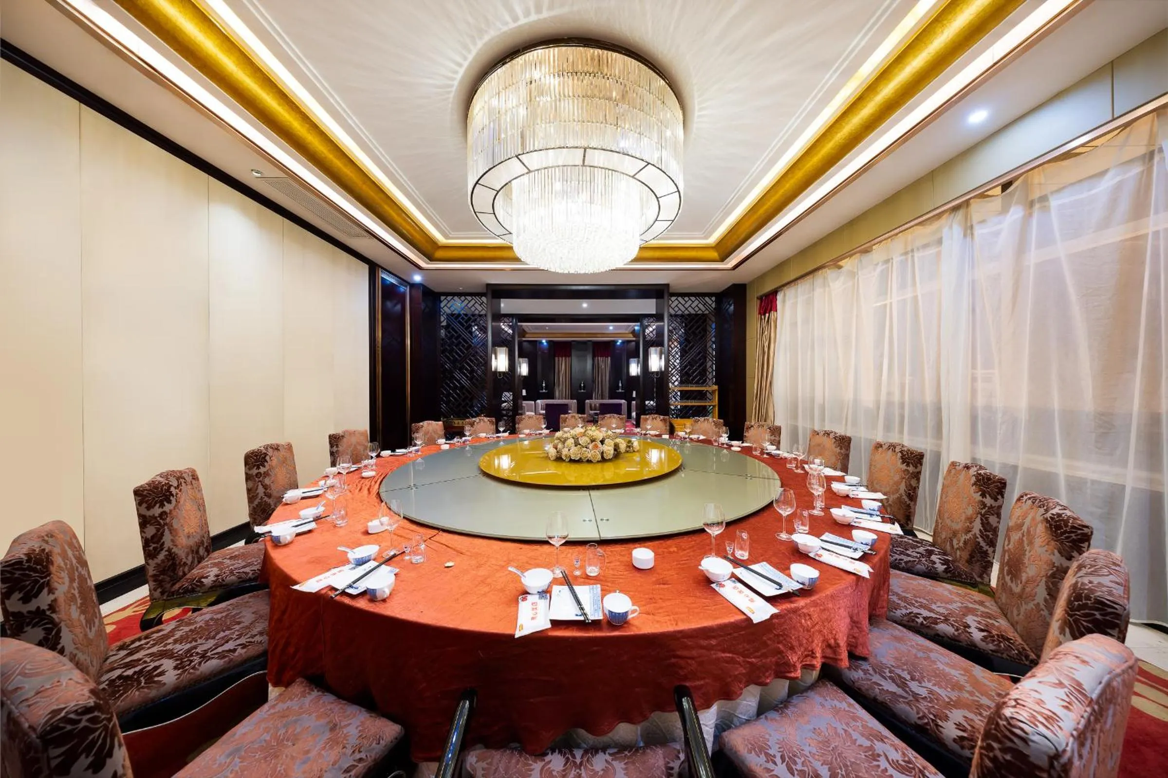 Restaurant/places to eat in Holiday Inn Express Zhengzhou Airport by IHG