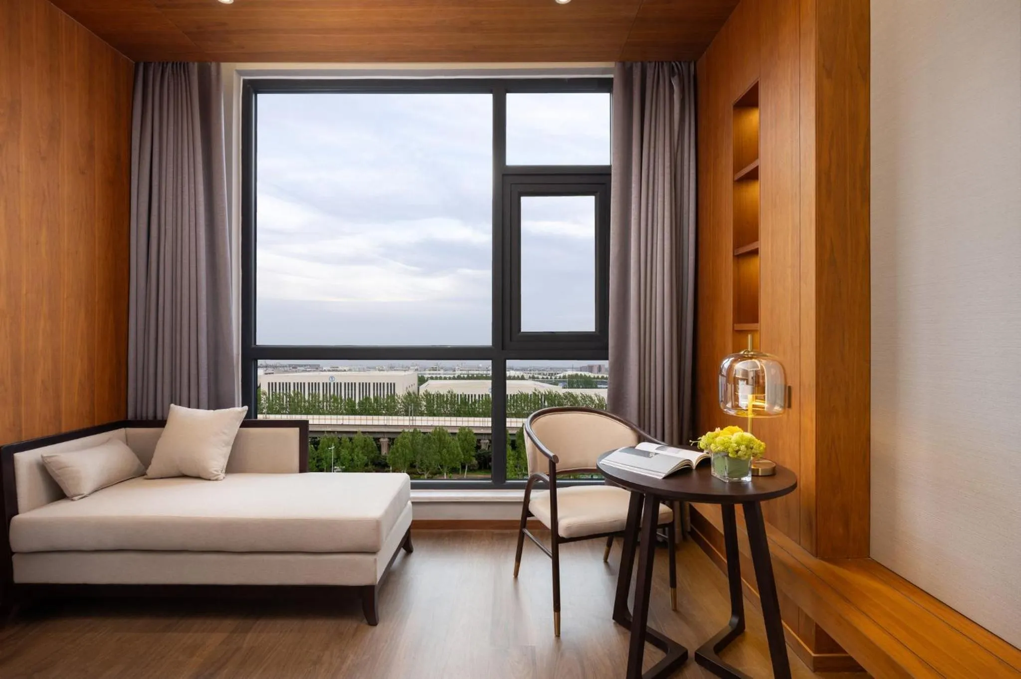 Photo of the whole room, Bed in Holiday Inn Express Zhengzhou Airport by IHG