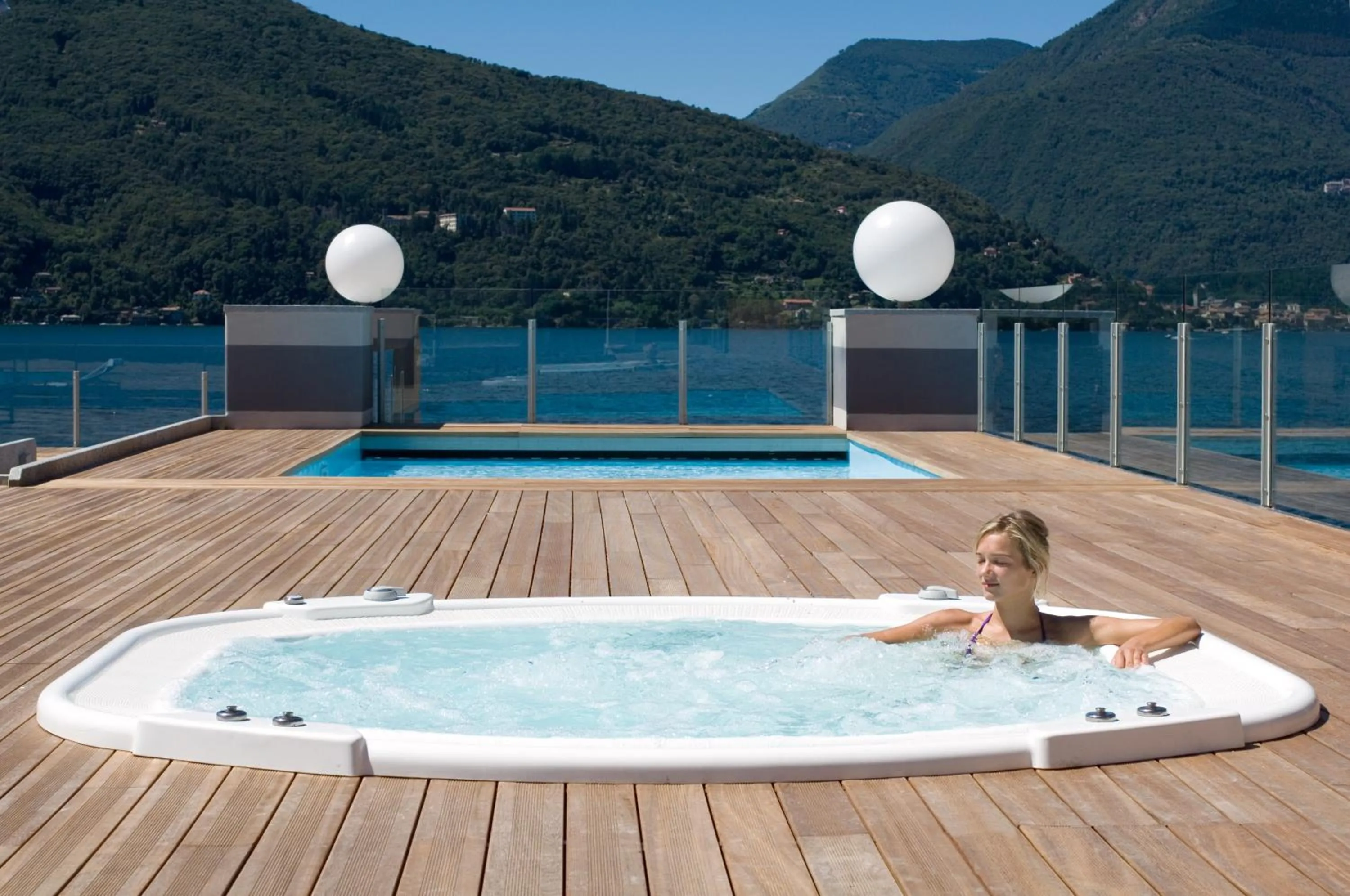 Hot Tub in Golfo Gabella Lake Apartments