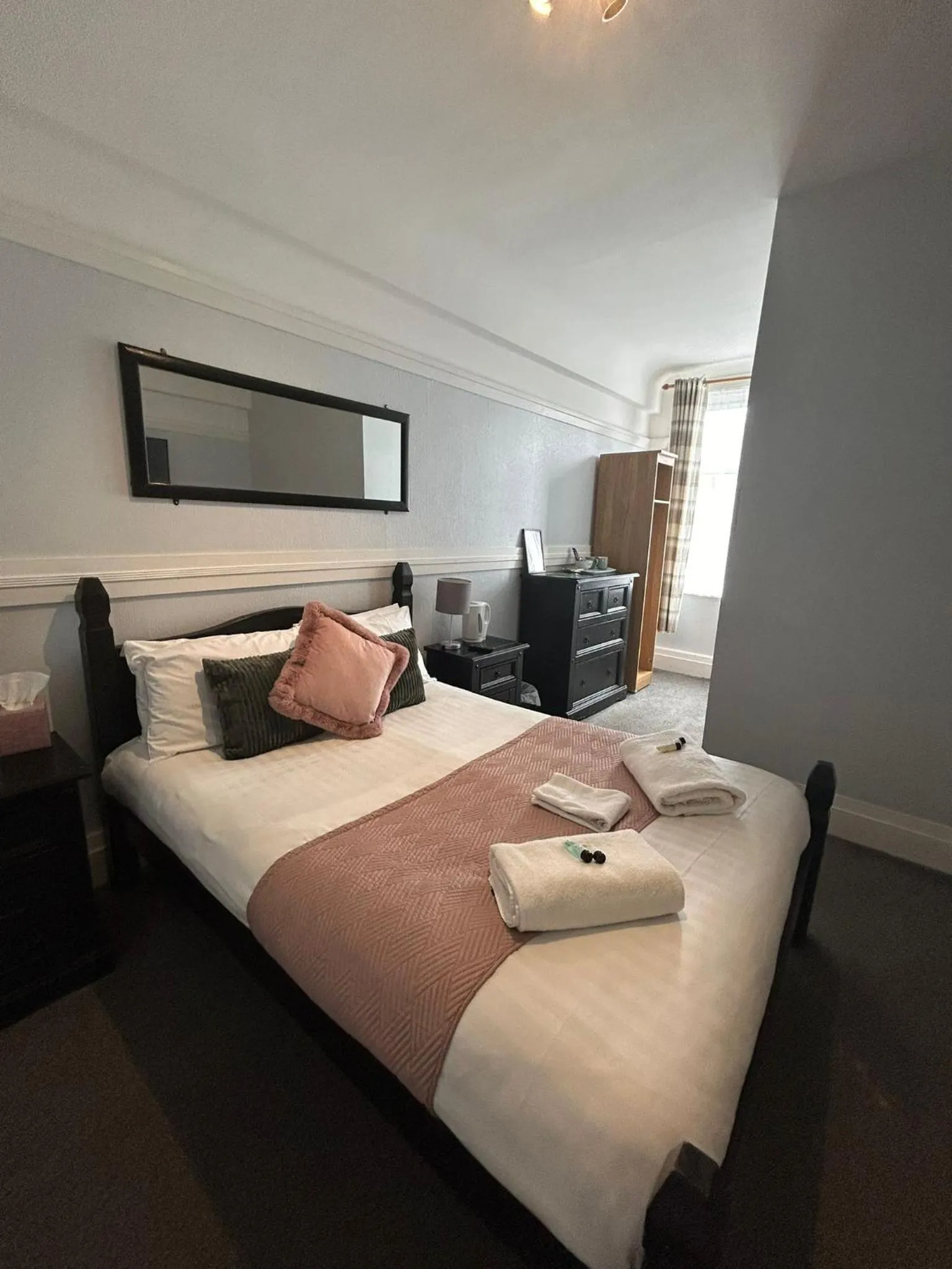 Bed in The Wheatley Hotel