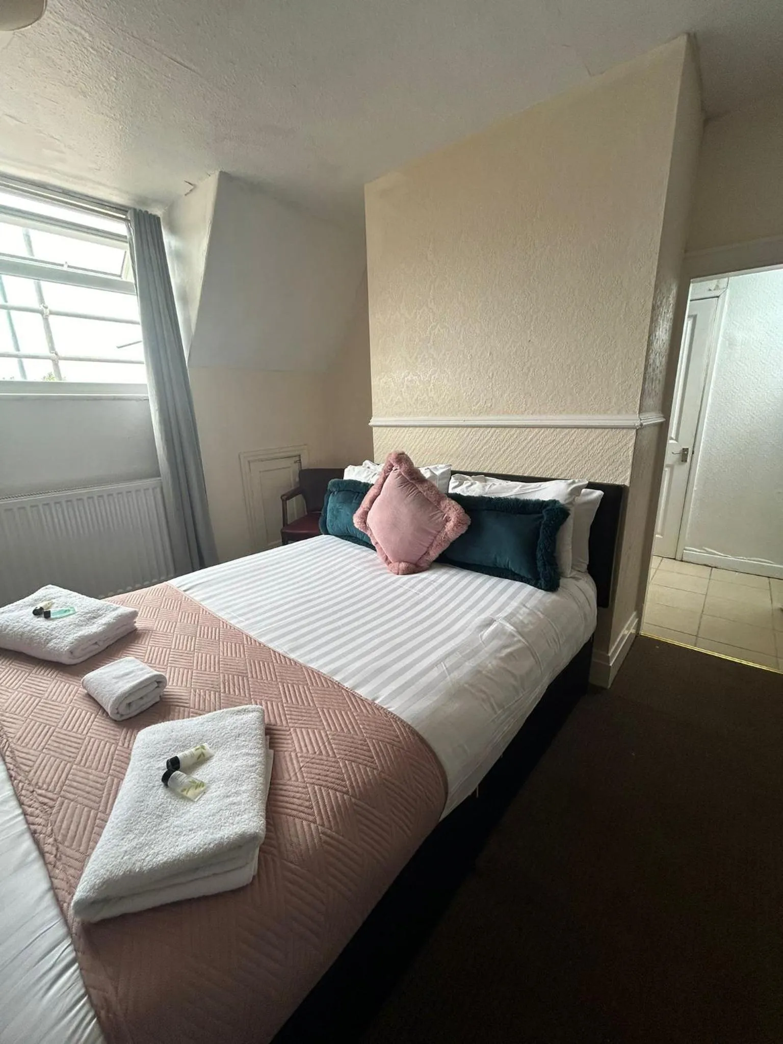 Bed in The Wheatley Hotel