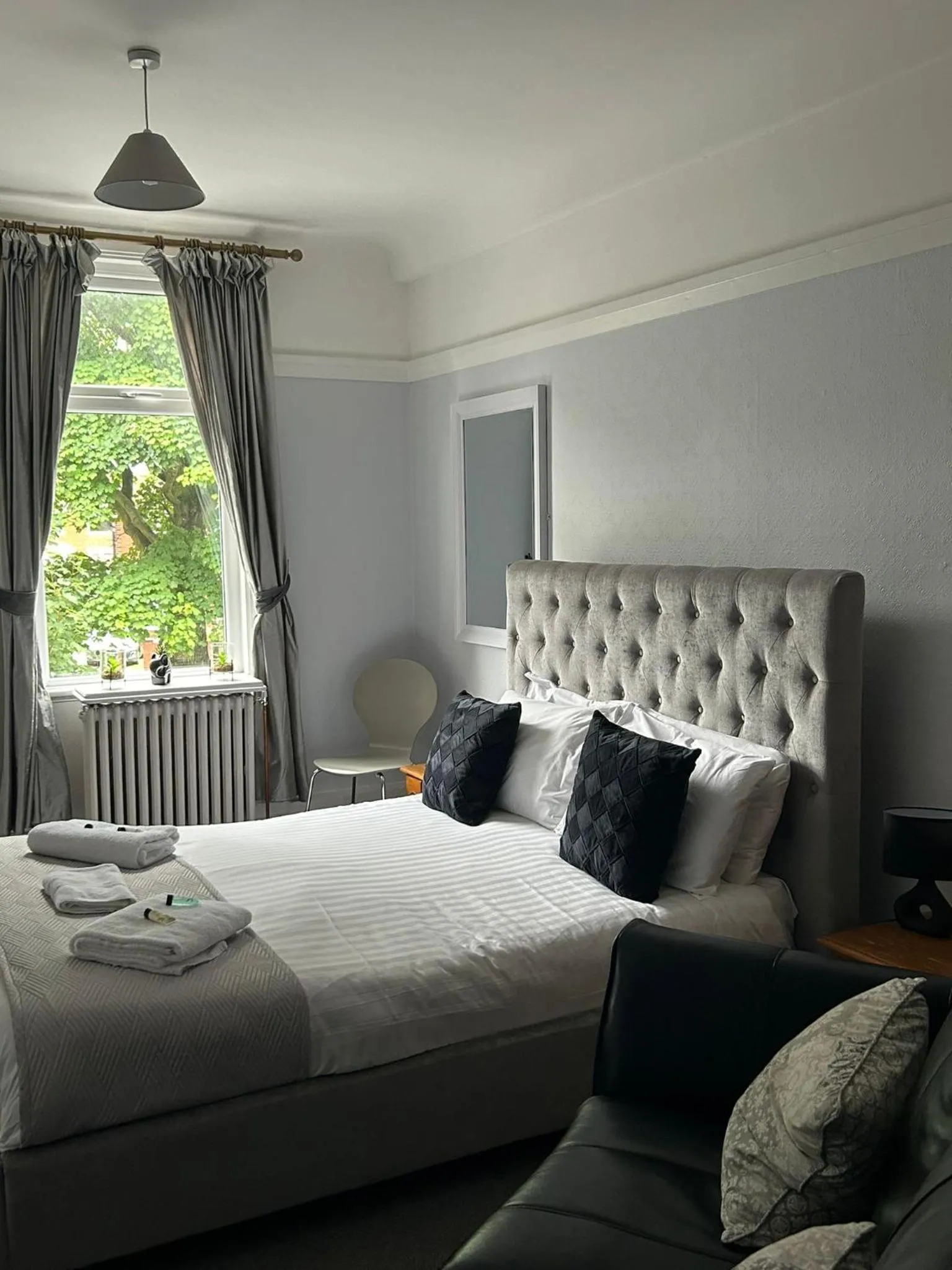 Bed in The Wheatley Hotel