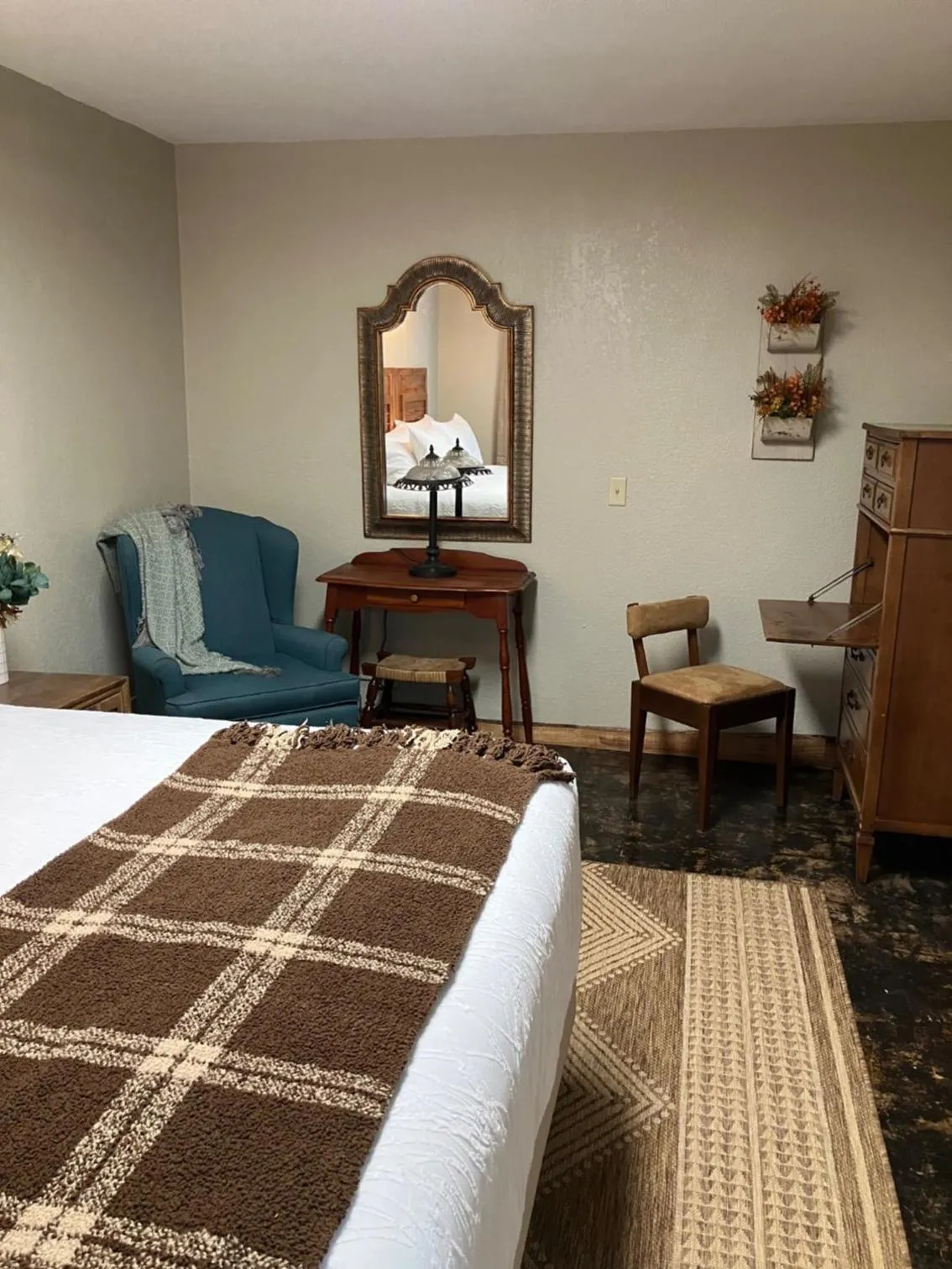 Bed in Prairie Rose Inn