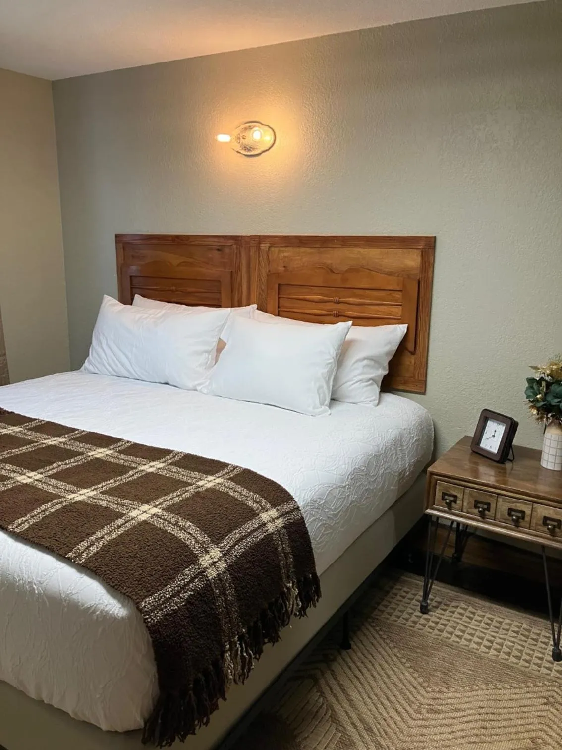 Bed in Prairie Rose Inn