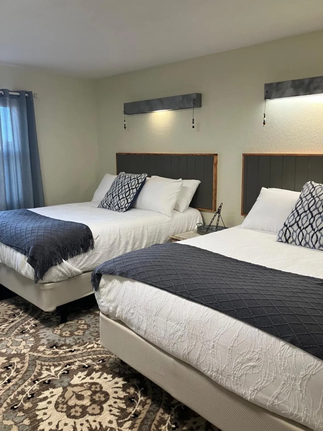Bed in Prairie Rose Inn