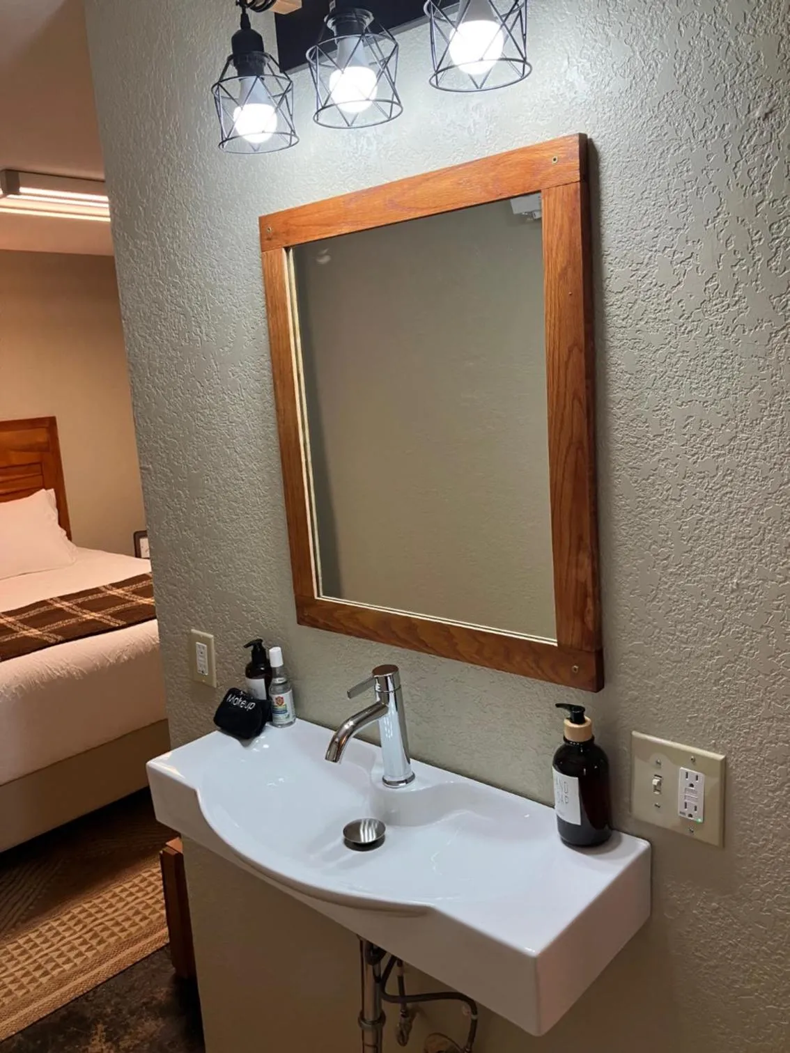Bed in Prairie Rose Inn