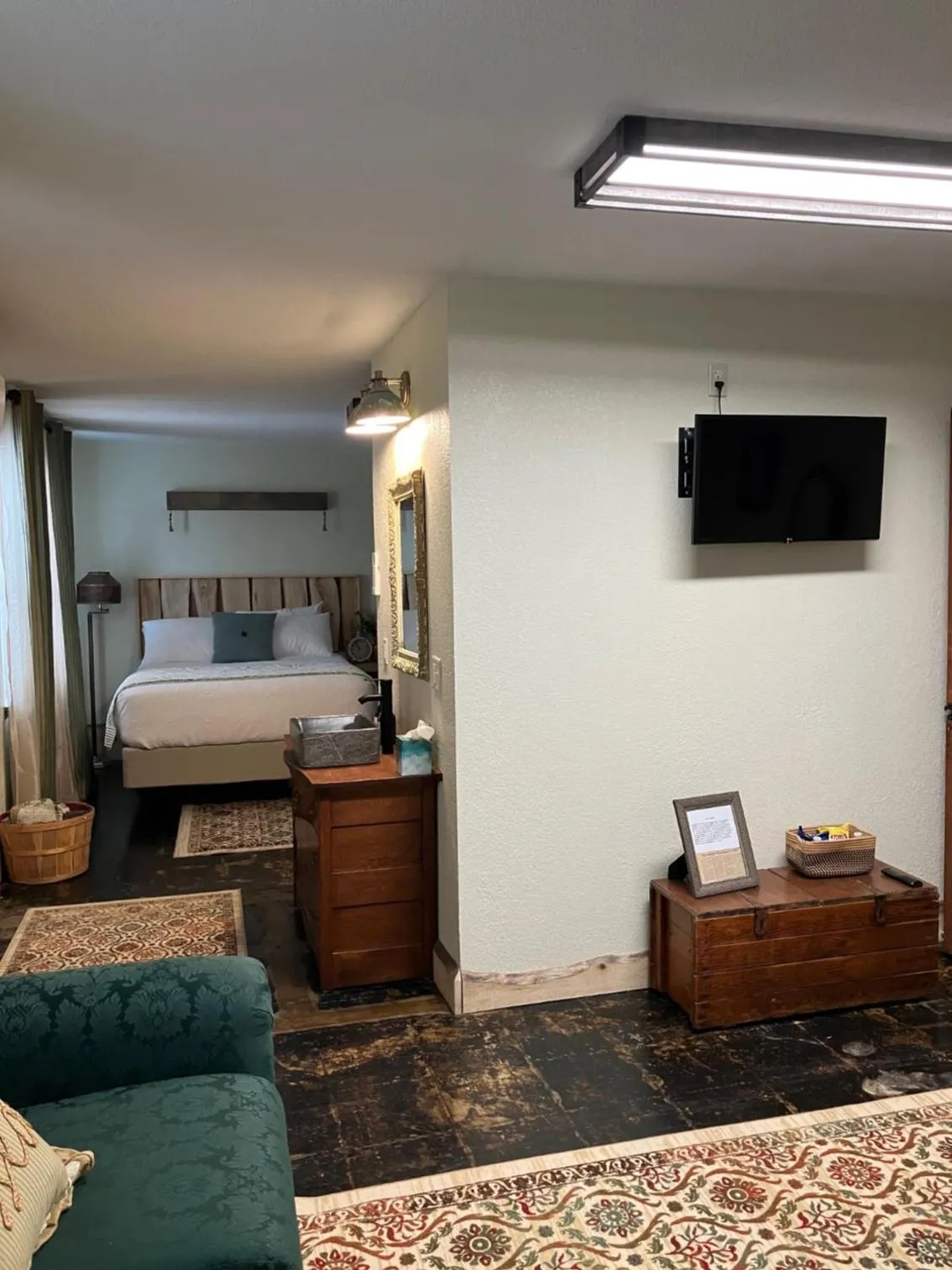 Bed in Prairie Rose Inn