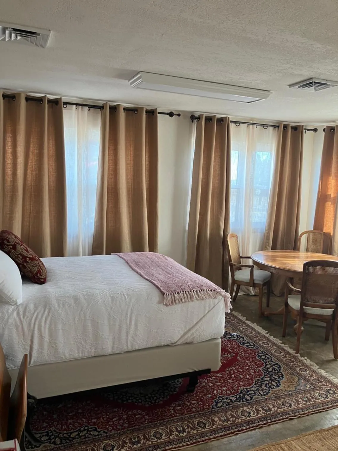 Bed in Prairie Rose Inn