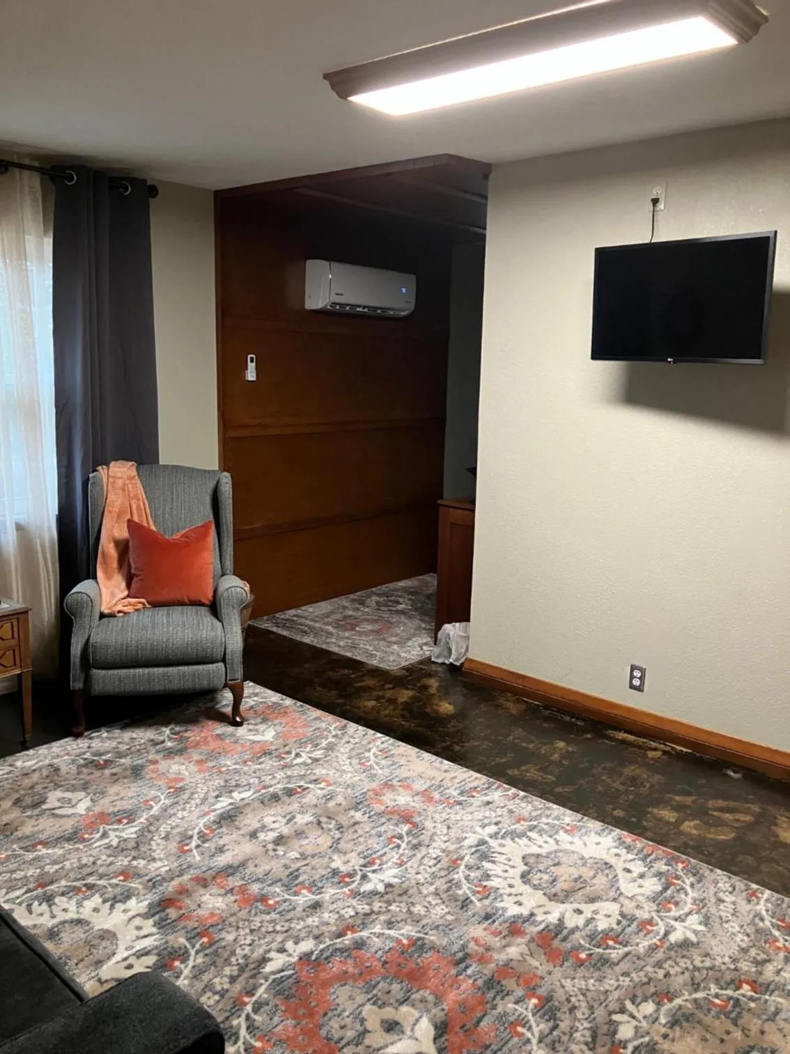 Bed in Prairie Rose Inn