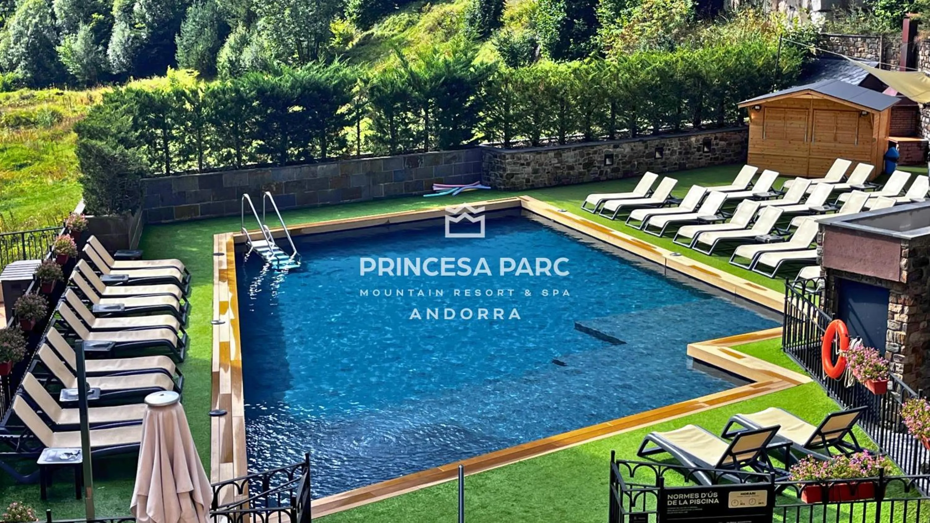 Swimming pool in Hotel Princesa Parc Excellence