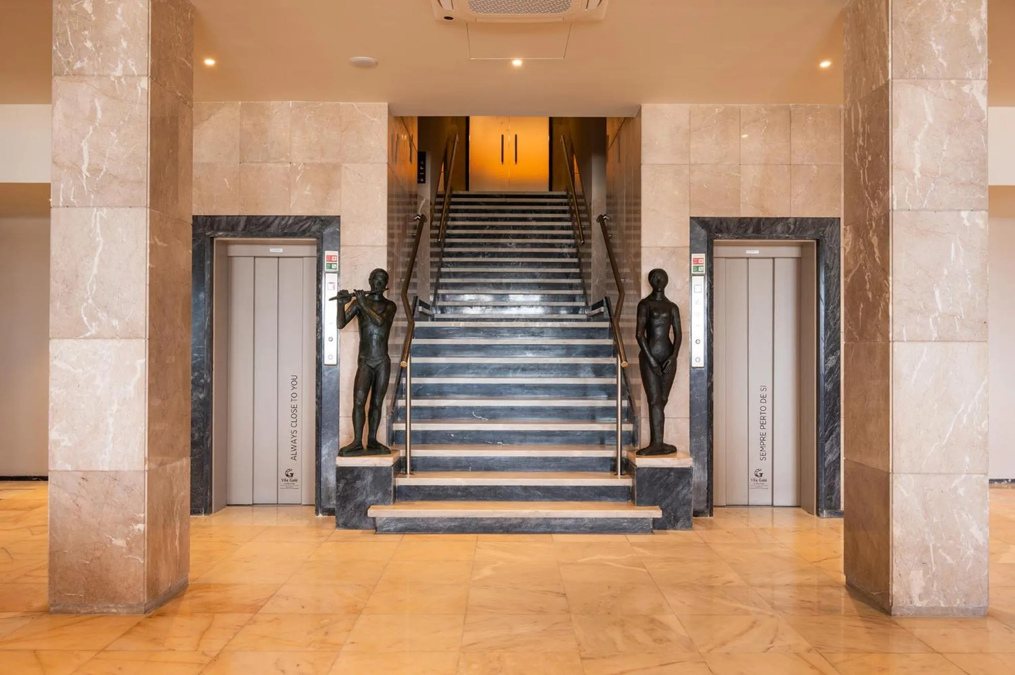 Lobby or reception in Vila Gale Collection Figueira da Foz