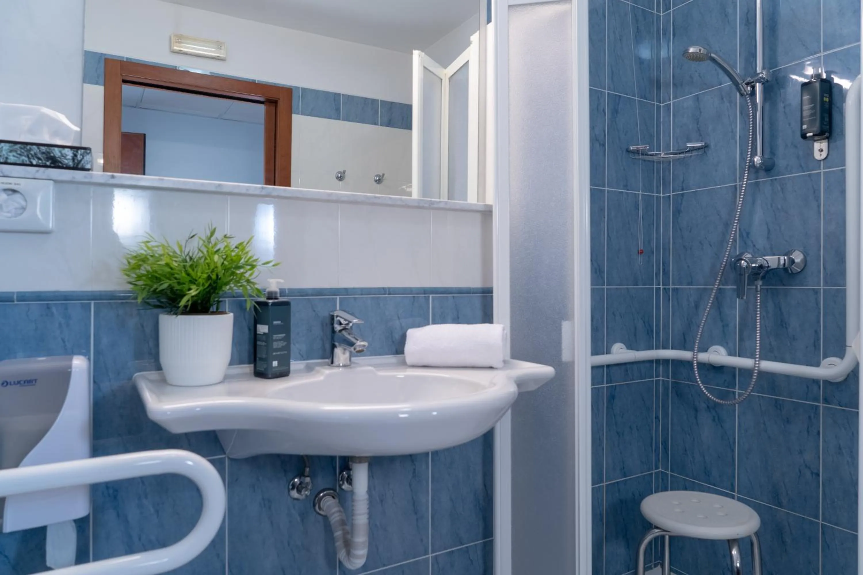 Toilet in Hotel Canova Sport & Relax