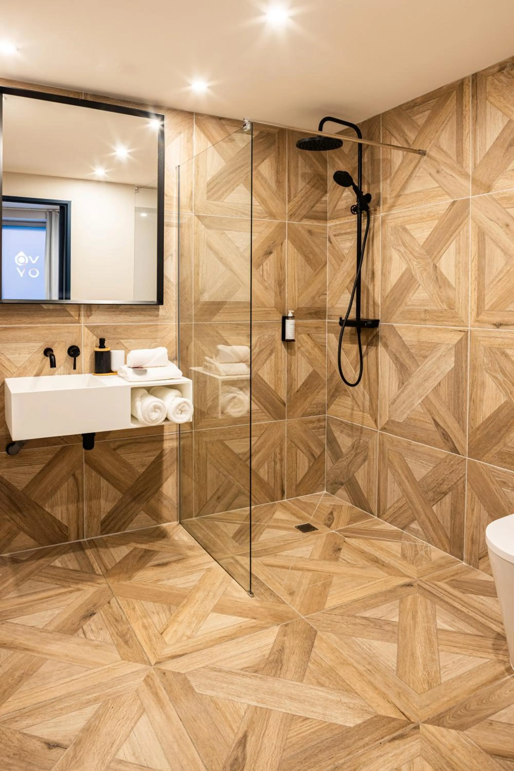 Shower in OVYO Hôtel
