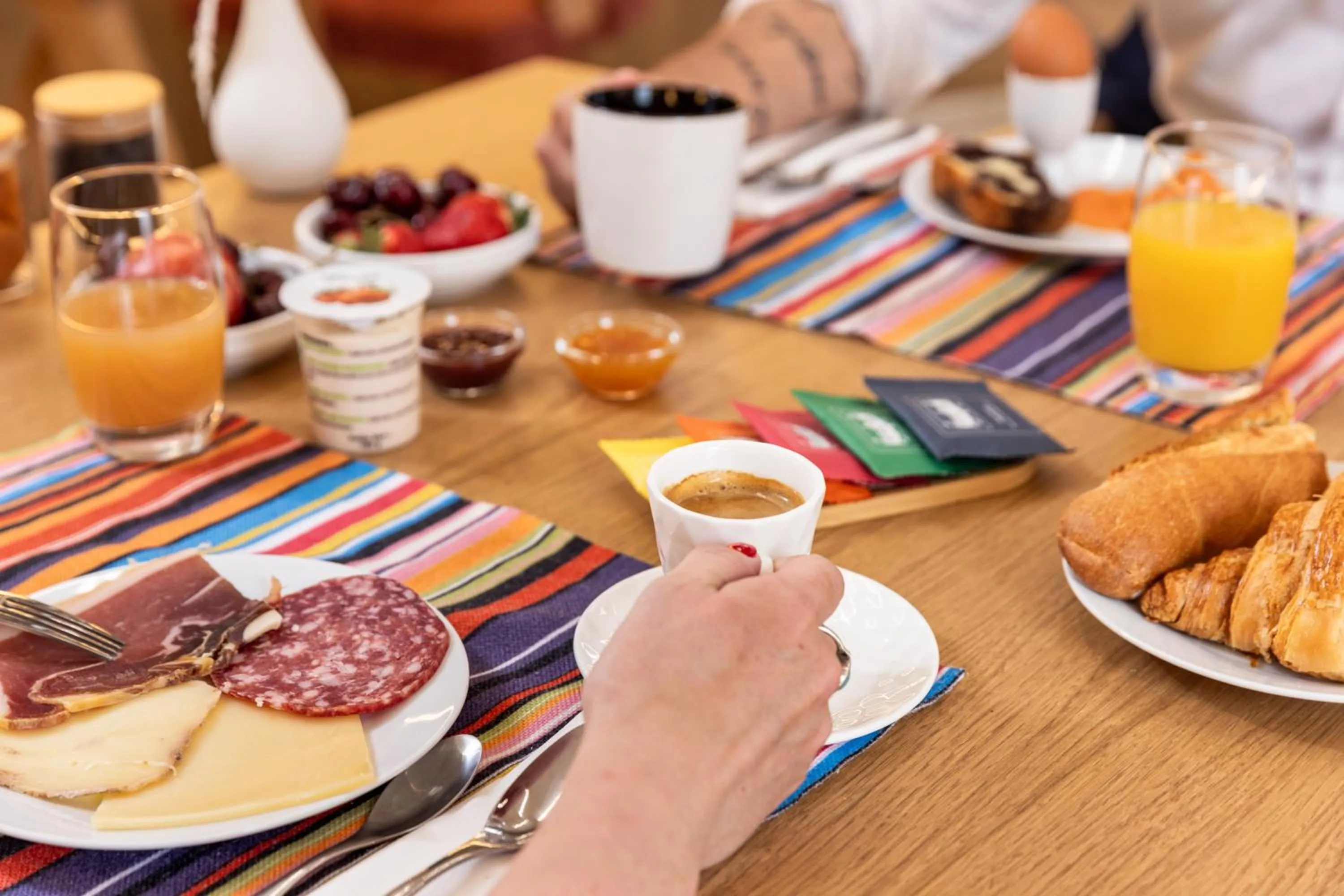 Buffet breakfast in OVYO Hôtel